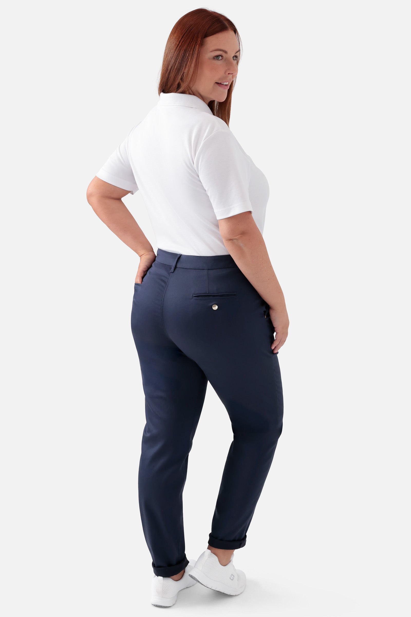 COMFY FLEX Pantalon Femme - Style Chino navy, Vue de dos Le mannequin mesure 173 cm et porte la taille 46