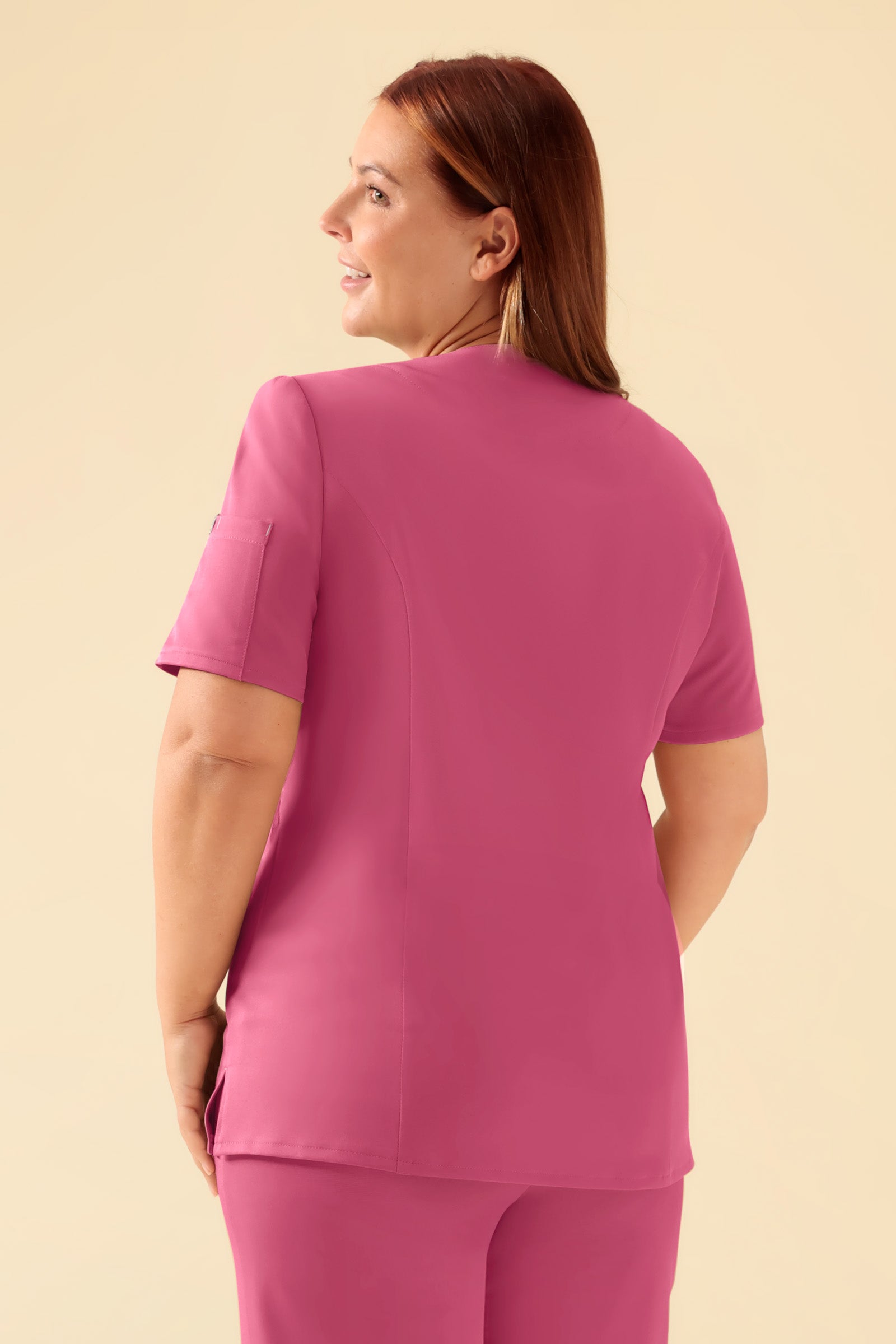 KAERE Blouse Femme - Patte de boutonnage bois de rose, Vue de dos Le mannequin mesure 173 cm et porte la taille XL