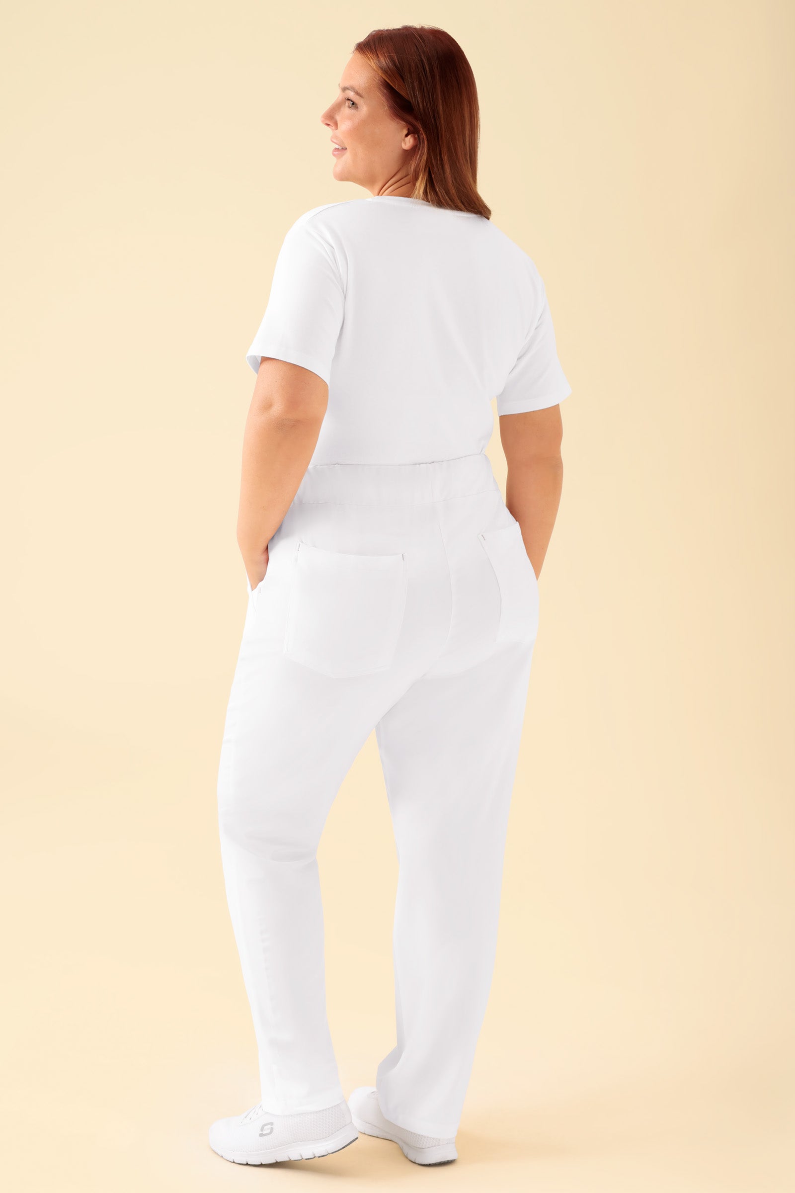 KAERE Pantalon Femme - sans poche cargo blanc, Vue de dos Le mannequin mesure 173 cm et porte la taille XL