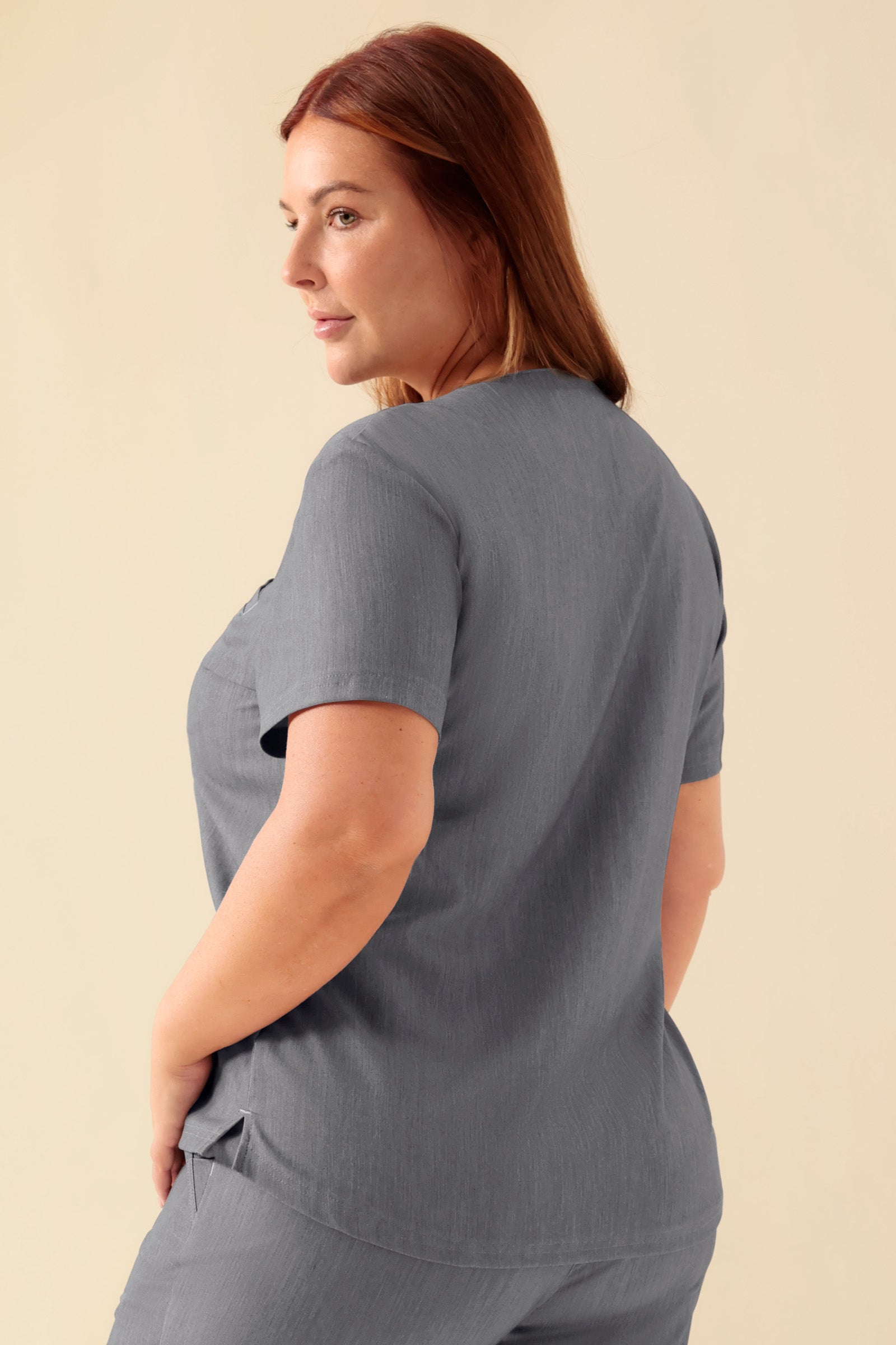 KAERE T-shirt Femme - Encoloure ronde gris chiné, Vue de dos Le mannequin mesure 173 cm et porte la taille XL