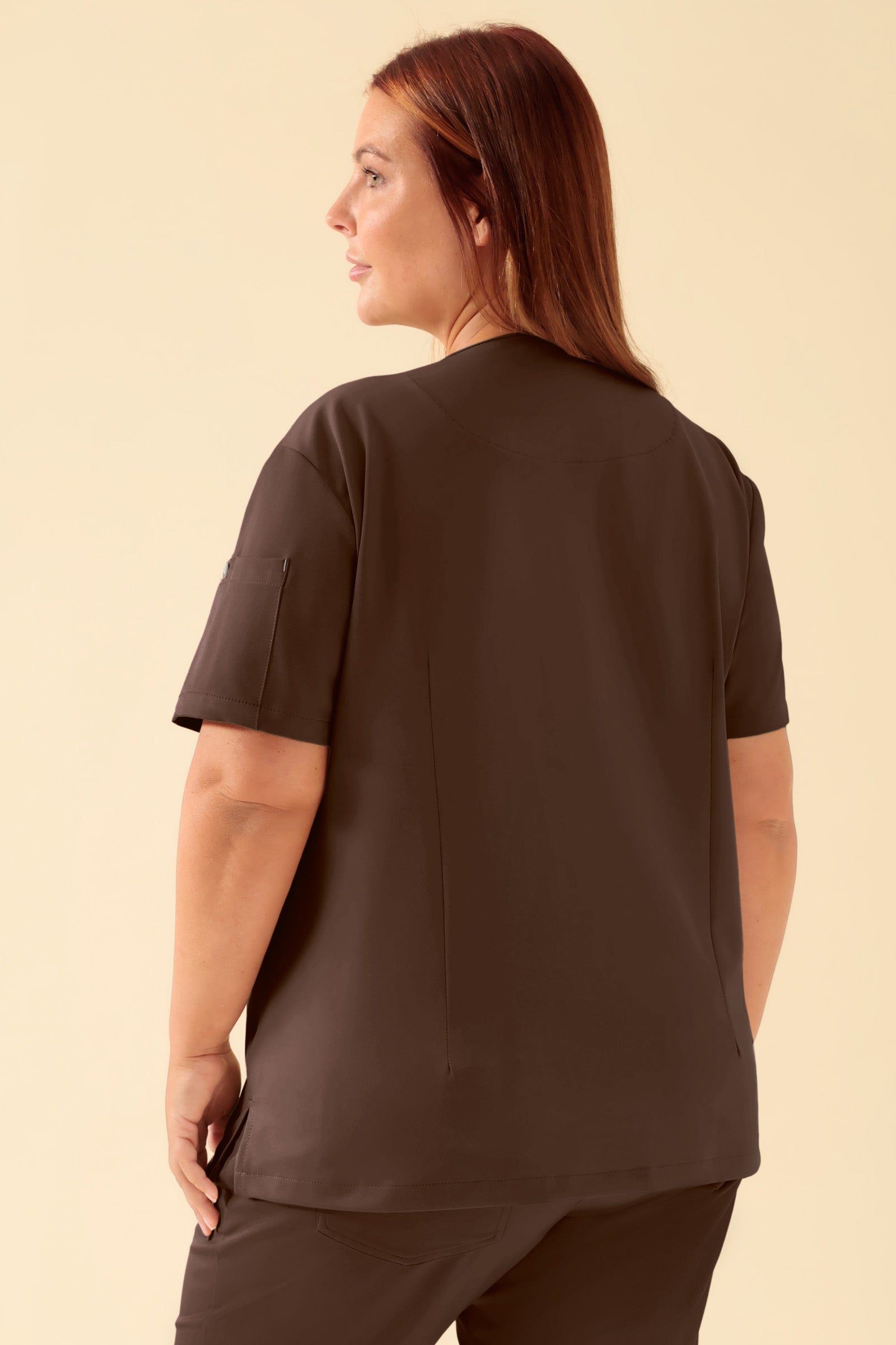 KAERE Tunique Femme - Décolleté V coffee, Vue de dos Le mannequin mesure 173 cm et porte la taille XL