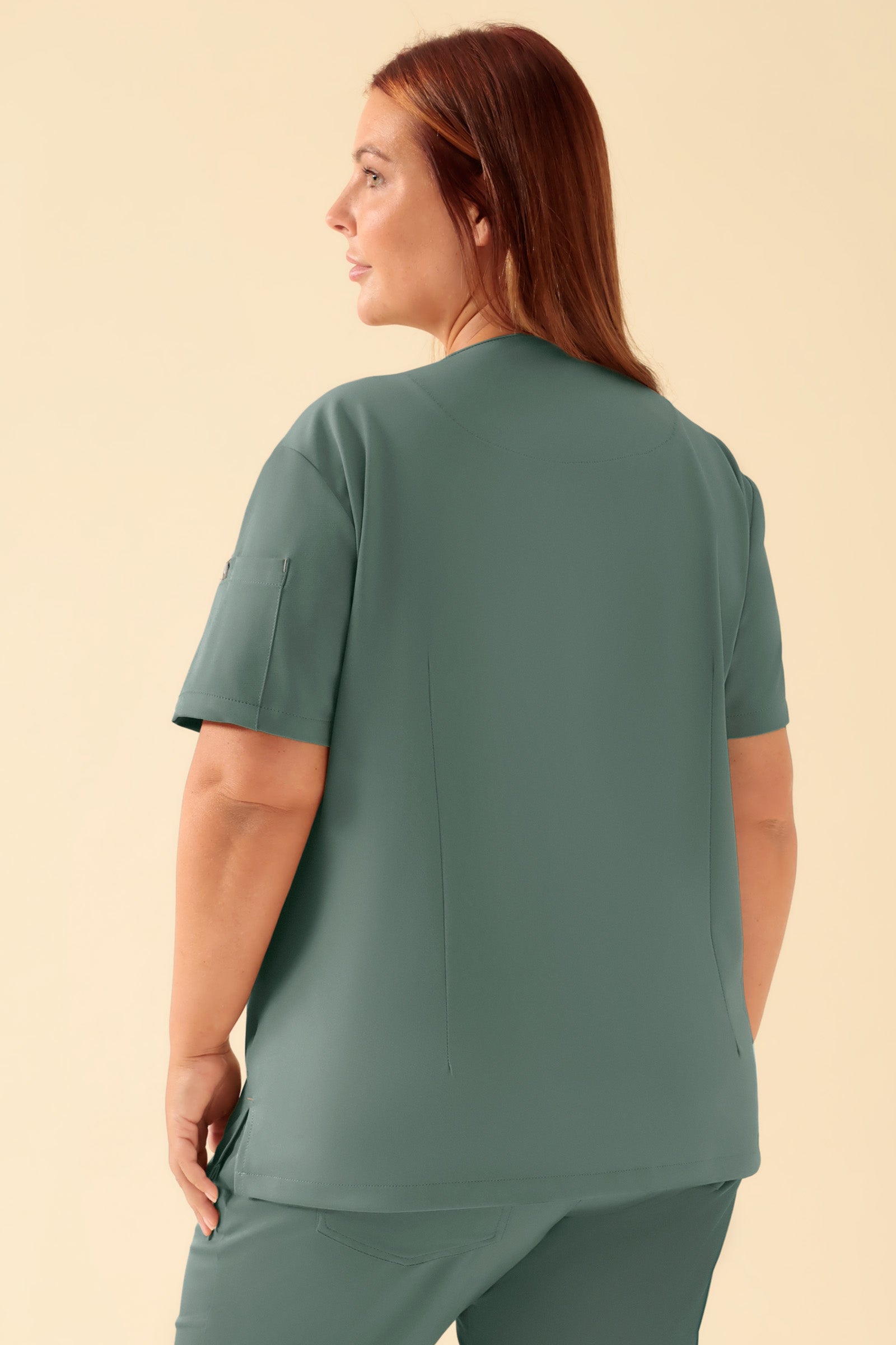 KAERE Tunique Femme - Décolleté V vert foncé, Vue de dos Le mannequin mesure 173 cm et porte la taille XL