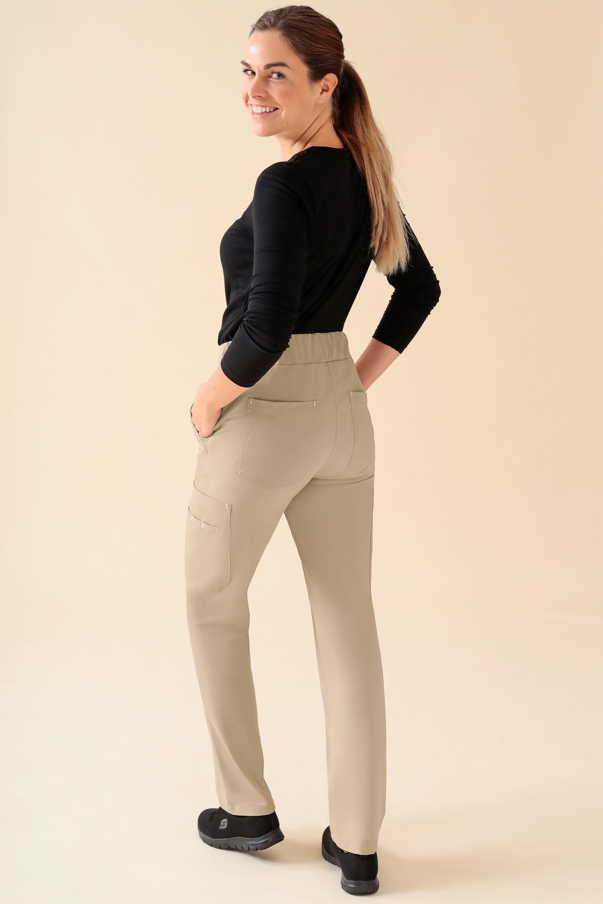 KAERE Pantalon Femme - avec poches cargo Taille courte sable