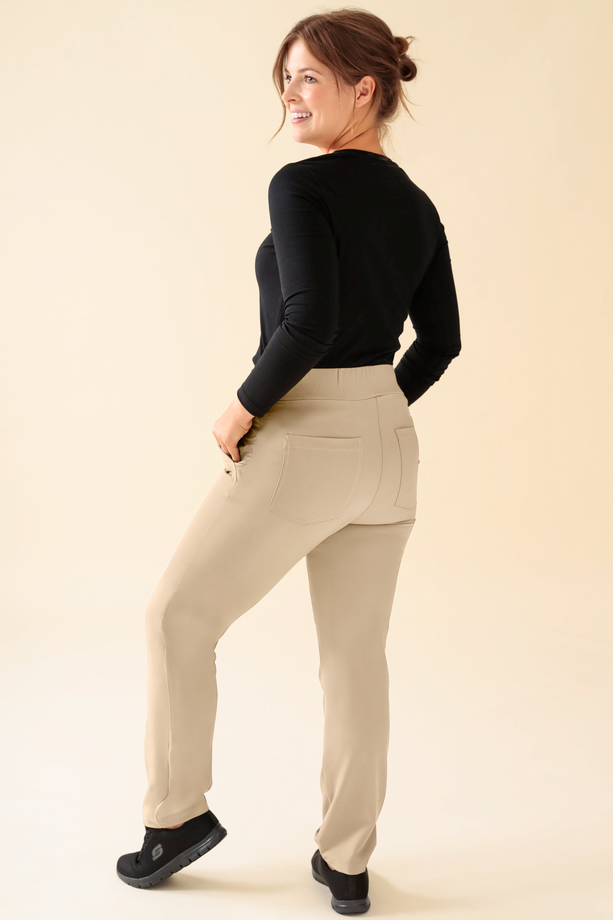 KAERE Pantalon Femme - Taille courte et sans poches cargo sable
