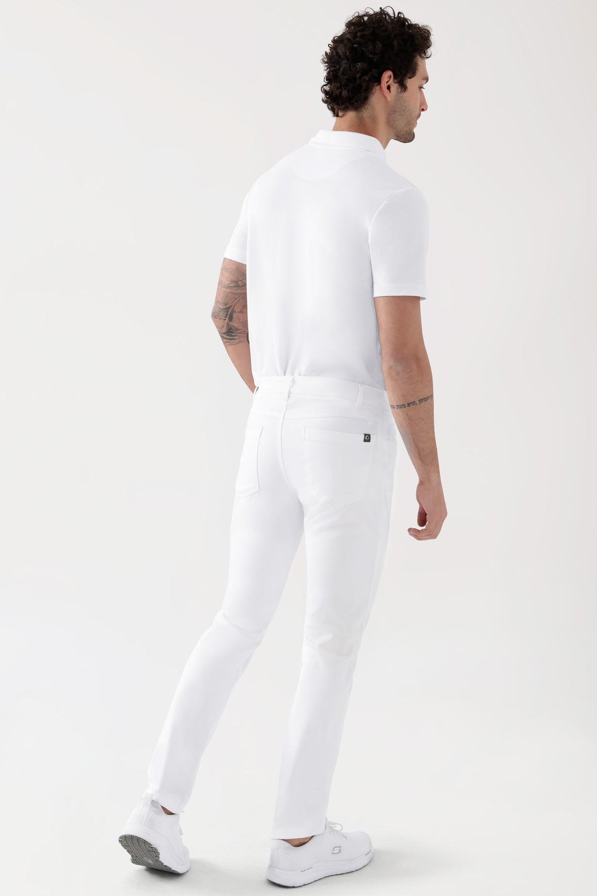 COMFY FLEX Pantalon 5-Poches homme - jambe étroite blanc, Vue de dos Le mannequin mesure 188 cm et porte la taille 48