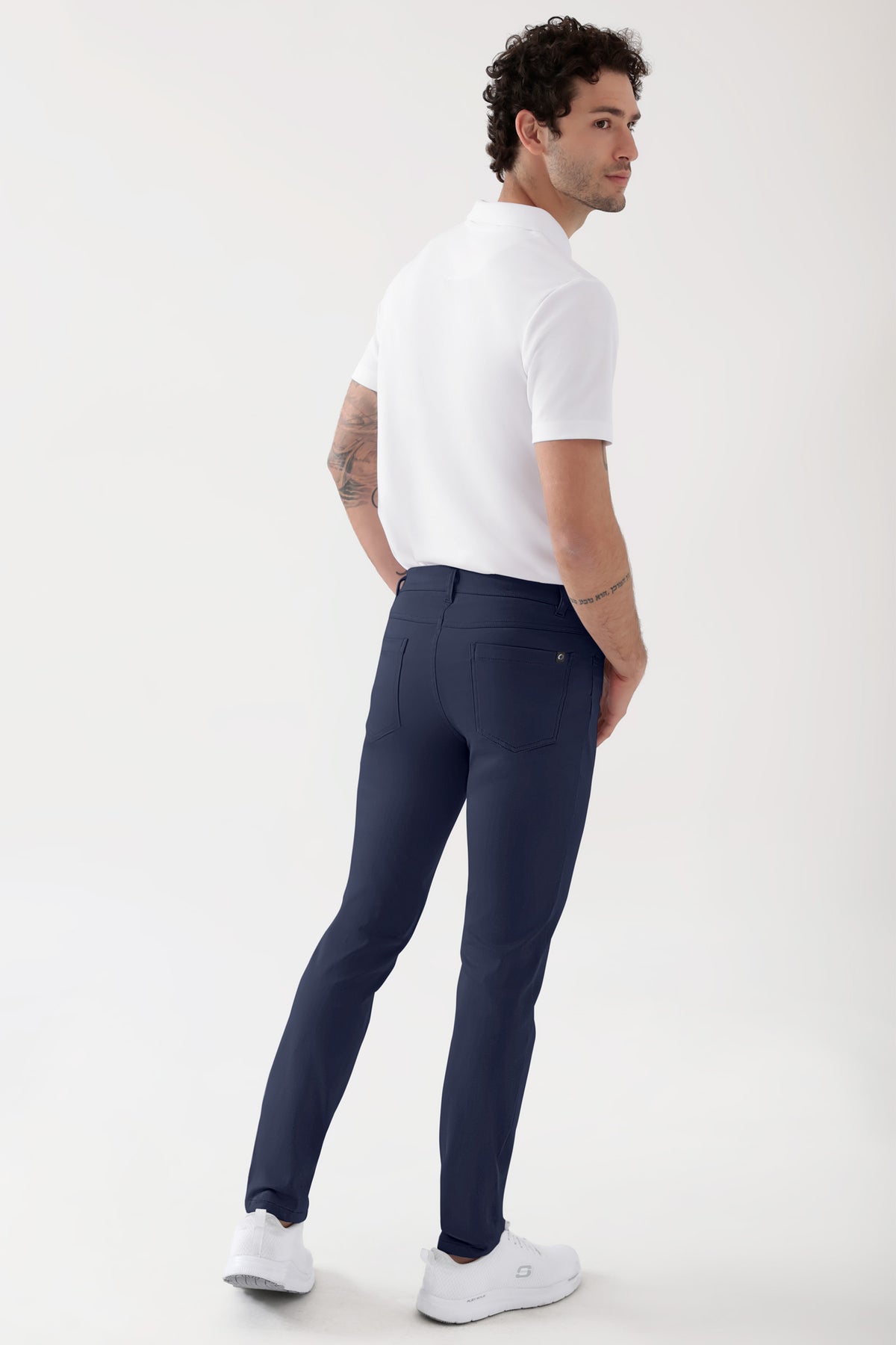 COMFY FLEX Pantalon 5 poches Homme - Jambe slim bleu navy, Vue de dos Le mannequin mesure 188 cm et porte la taille 48
