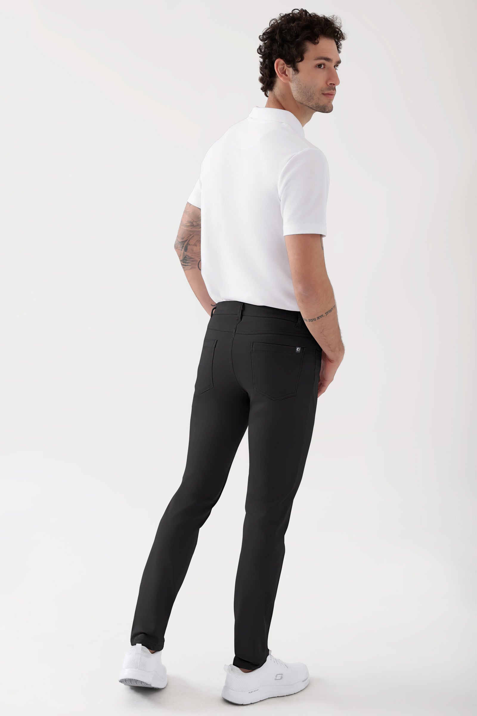 COMFY FLEX Pantalon 5 poches Homme - Jambe slim noir, Vue de dos Le mannequin mesure 188 cm et porte la taille 48