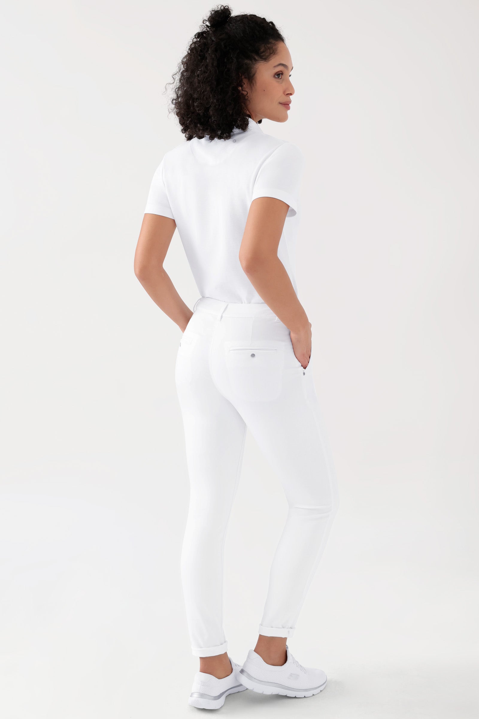 COMFY FLEX Pantalon Femme - Style Chino blanc, Vue de dos Le mannequin mesure 176 cm et porte la taille 36