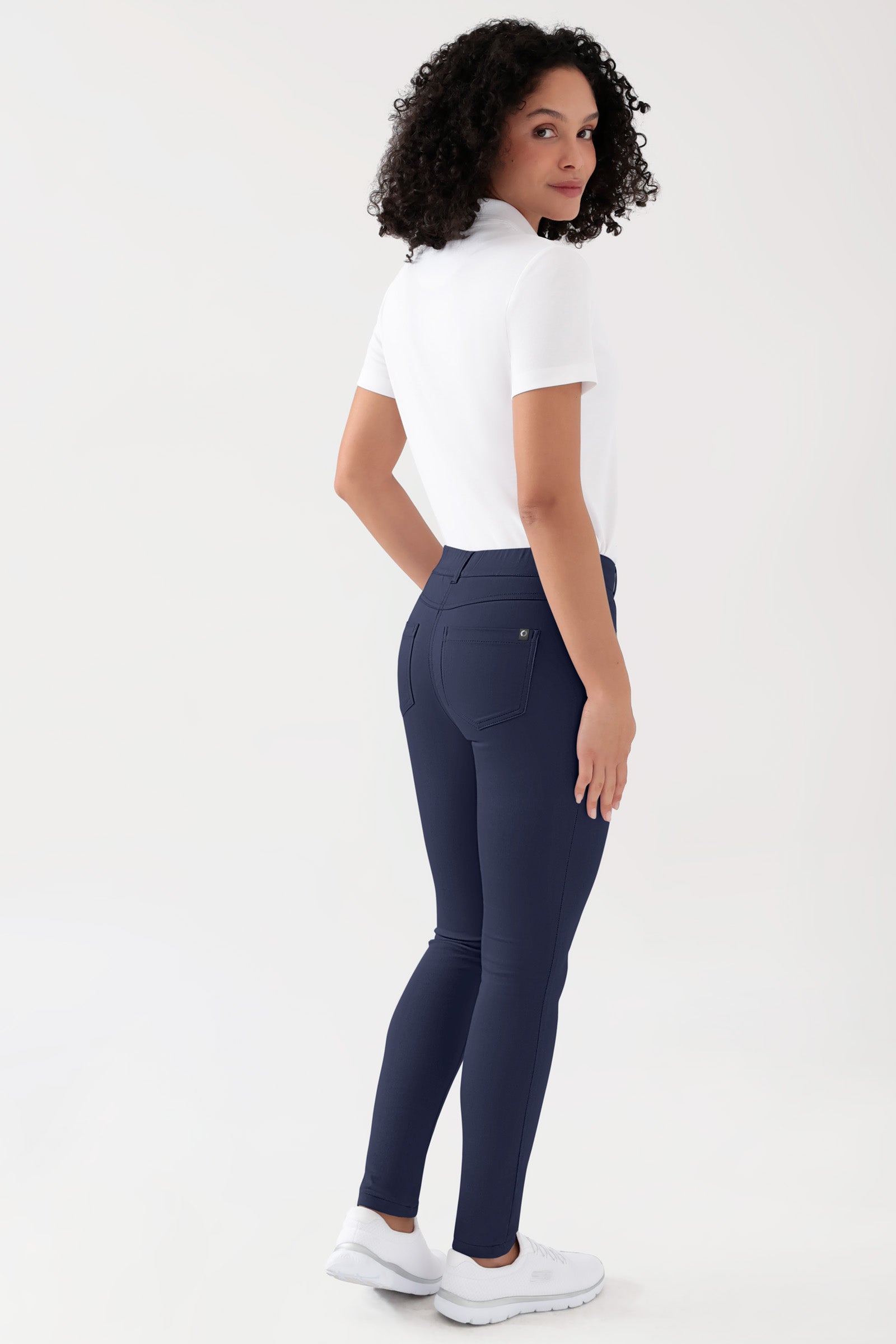 COMFY FLEX Pantalon 5 poches Femme - Jambe slim navy, Vue de dos Le mannequin mesure 176 cm et porte la taille 36