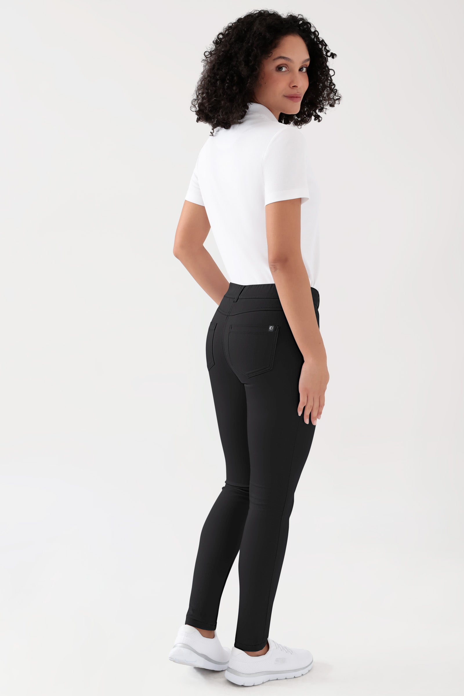COMFY FLEX Pantalon 5 poches Femme - Jambe slim noir, Vue de dos Le mannequin mesure 176 cm et porte la taille 36