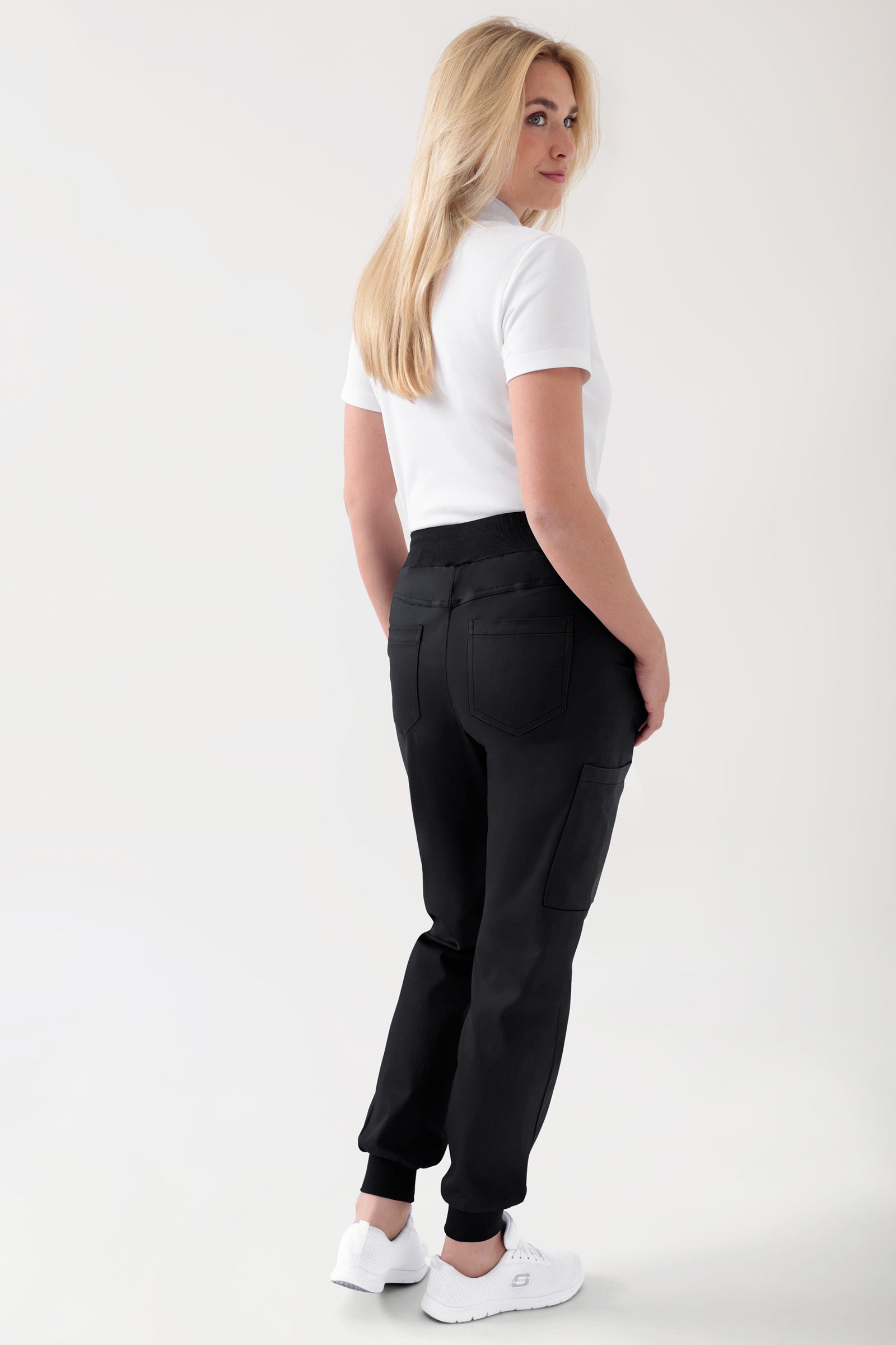 COMFY FLEX Pantalon Femme - Jogpant noir, Vue de dos Le mannequin mesure 177 cm et porte la taille S