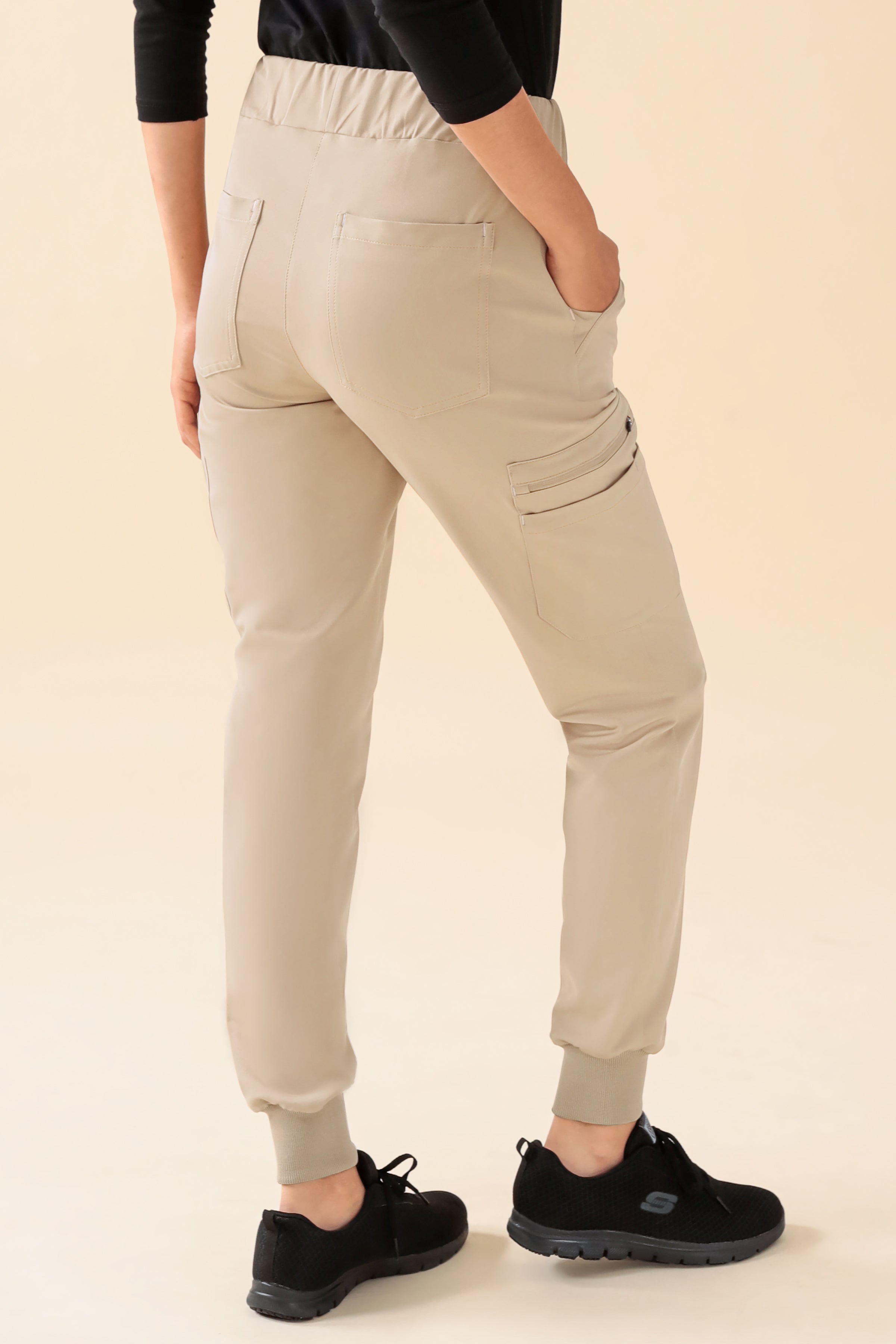 KAERE Pantalon Femme - avec poches cargo et ourlets côtelés sable, Vue de dos