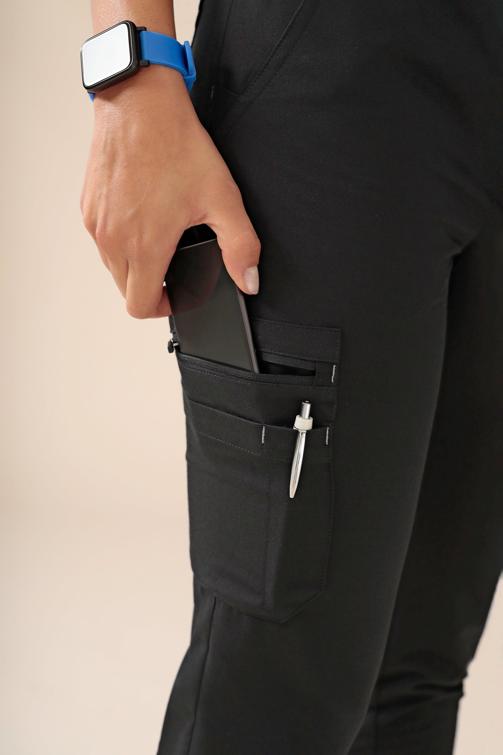 KAERE Pantalon Femme - avec poches cargo et ourlets côtelés Taille courte noir