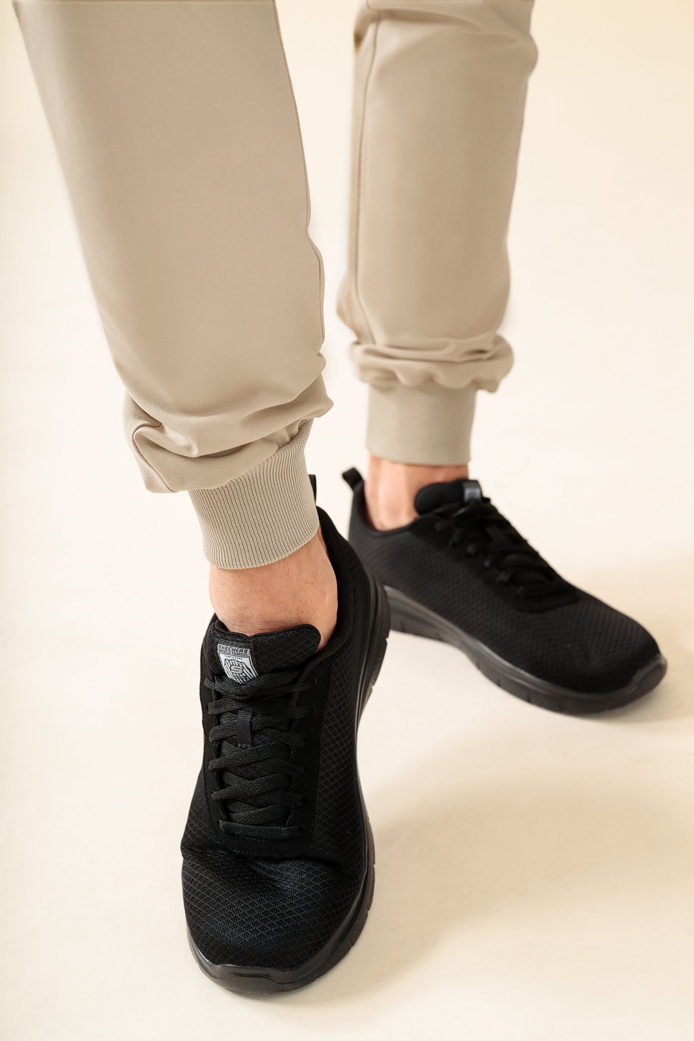 KAERE Pantalon Homme - ourlets côtelés Taille courte et sans poches cargo sable