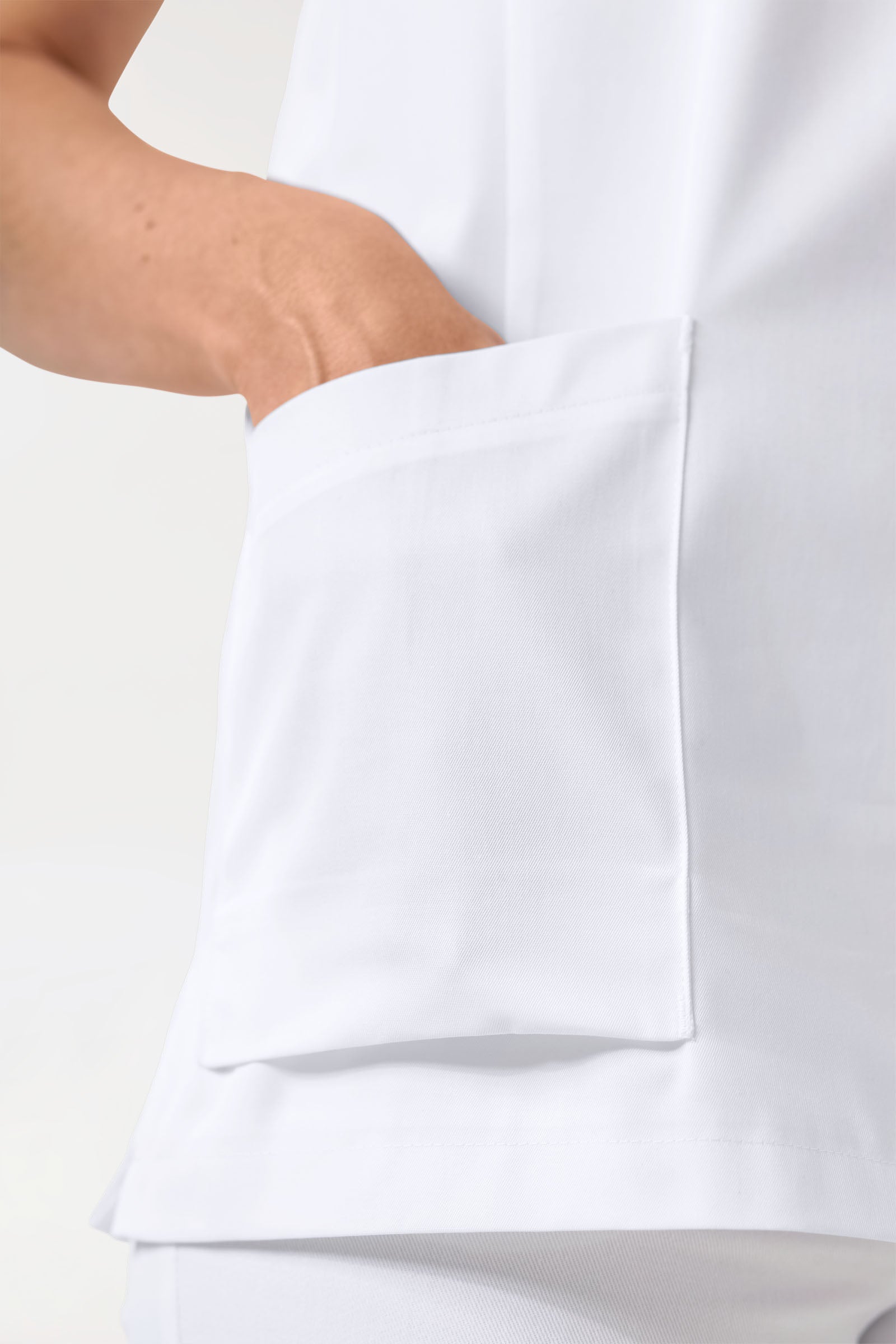 LA tunique médicale homme - Décolleté V blanc