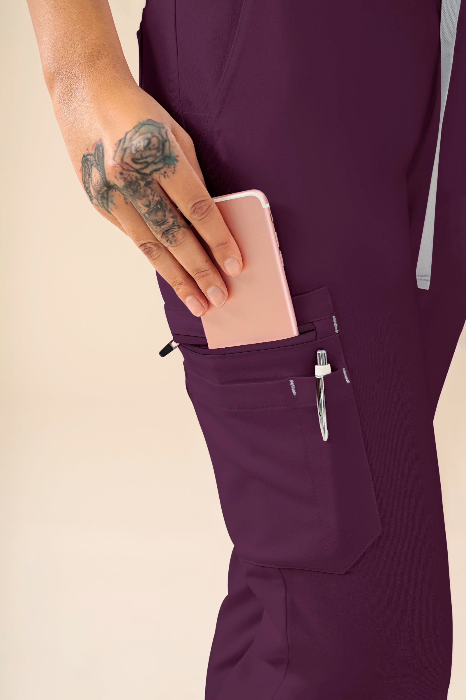 KAERE Pantalon Femme - avec poches cargo et ourlets côtelés prune