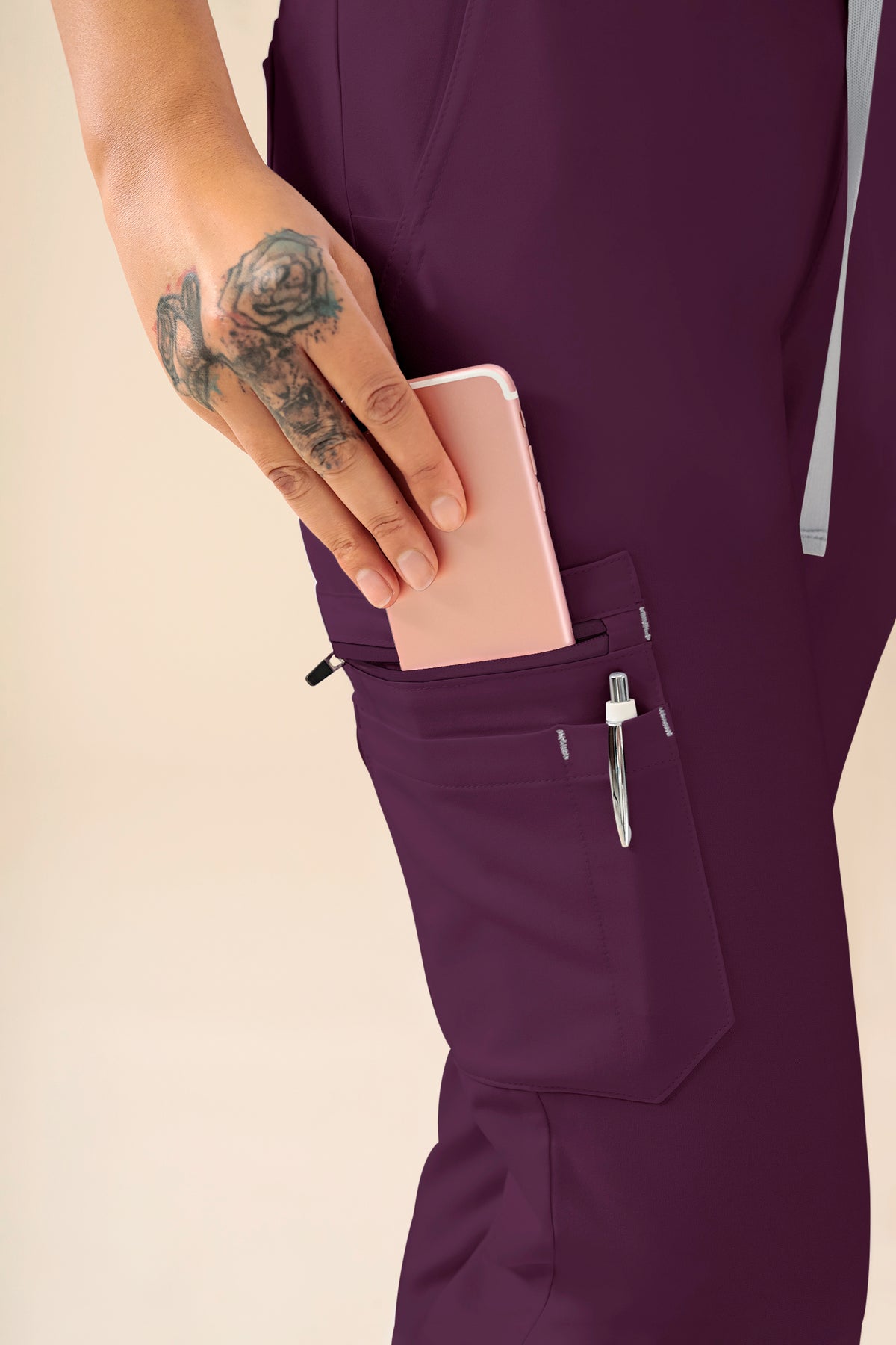 KAERE Pantalon Femme - avec poches cargo prune