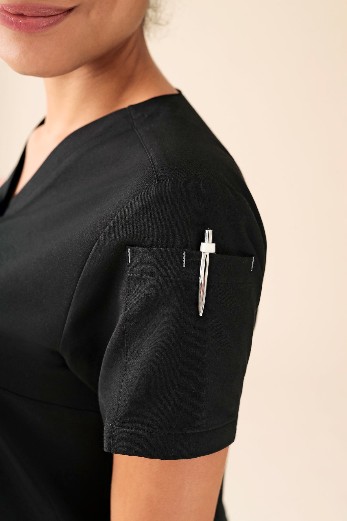 KAERE Tunique Femme - Décolleté V noir