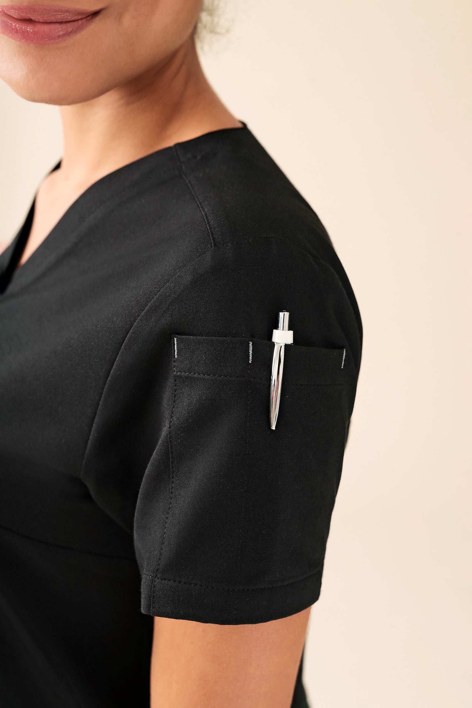 KAERE Tunique Femme - Décolleté V noir