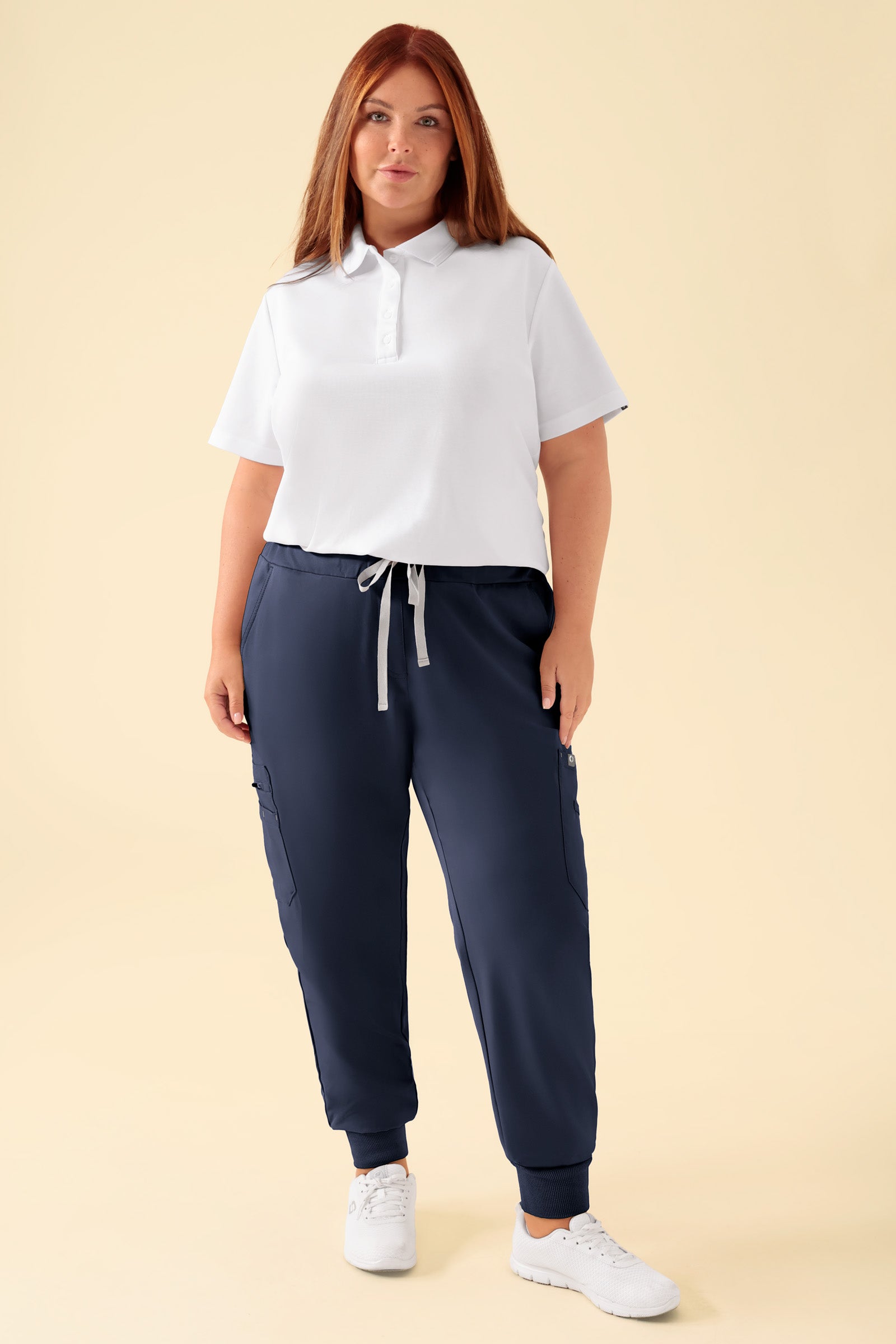 KAERE Pantalon Femme - avec poches cargo et ourlets côtelés bleu navy, Vue de face Le mannequin mesure 173 cm et porte la taille XL