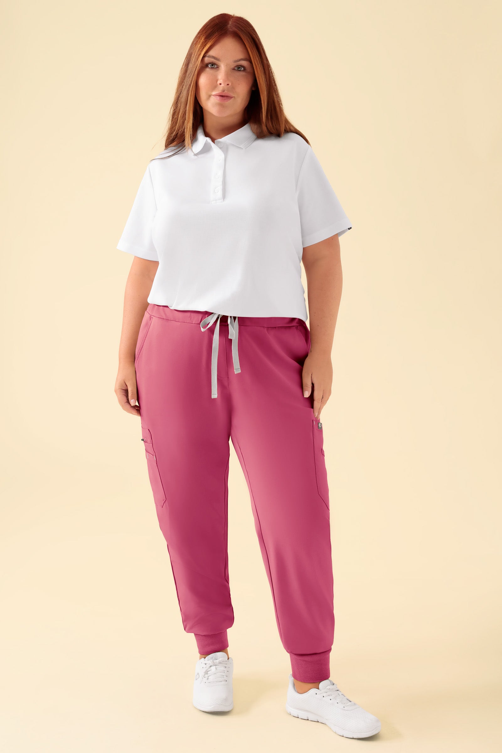 KAERE Pantalon Femme - avec poches cargo et ourlets côtelés bois de rose, Vue de face Le mannequin mesure 173 cm et porte la taille XL