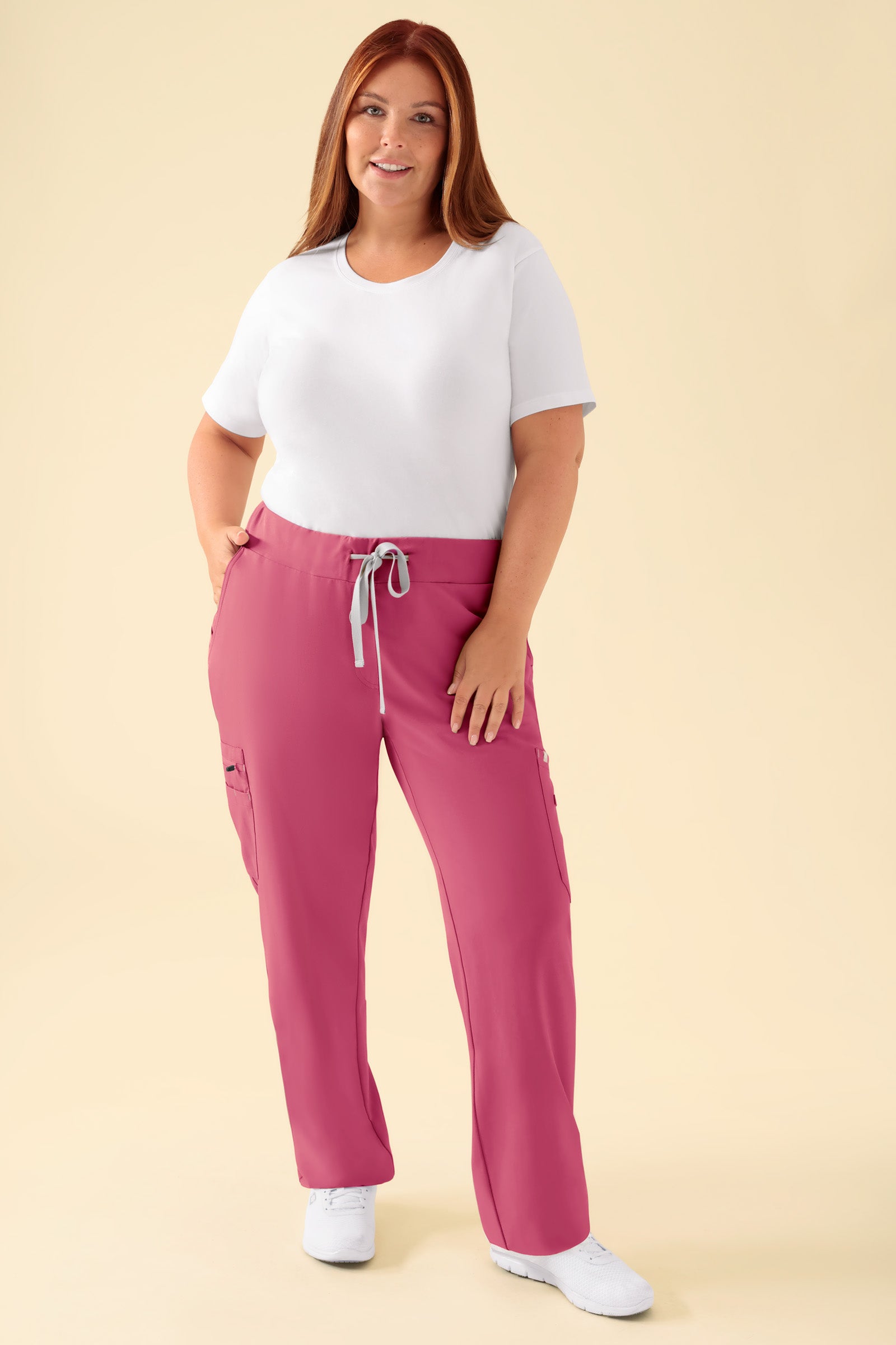KAERE Pantalon Femme - avec poches cargo bois de rose, Vue de face Le mannequin mesure 173 cm et porte la taille XL