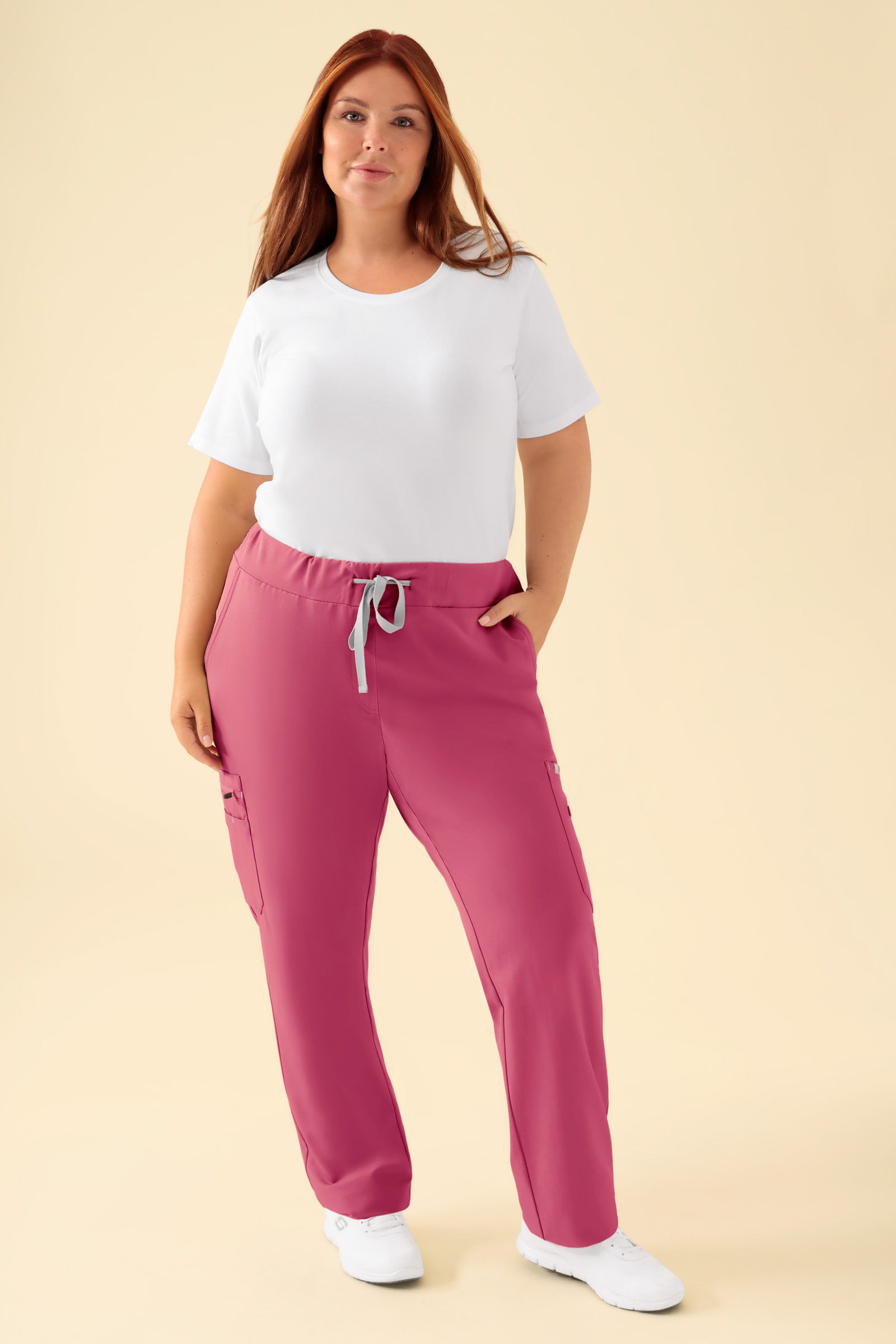 KAERE Pantalon Femme - avec poches cargo bois de rose, Vue de face Le mannequin mesure 173 cm et porte la taille XL