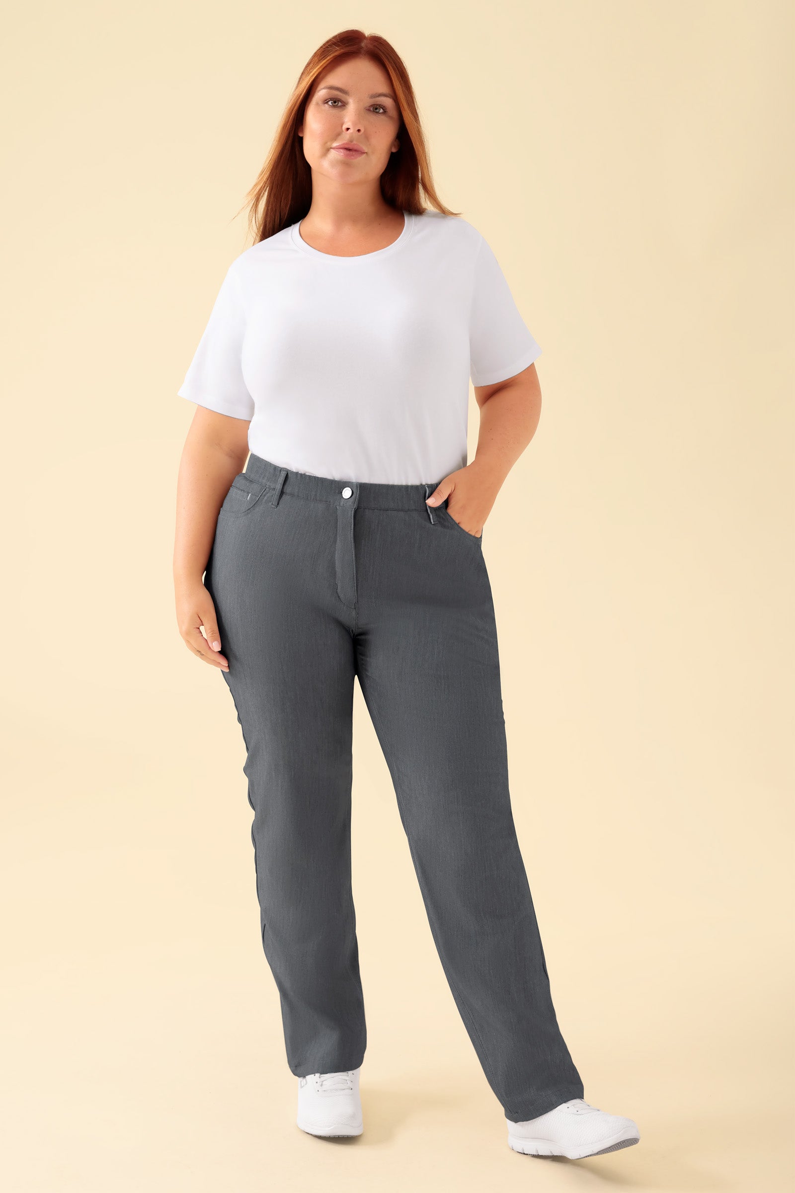 KAERE Pantalon Femme - 5 poches gris chiné, Vue de face Le mannequin mesure 173 cm et porte la taille XL