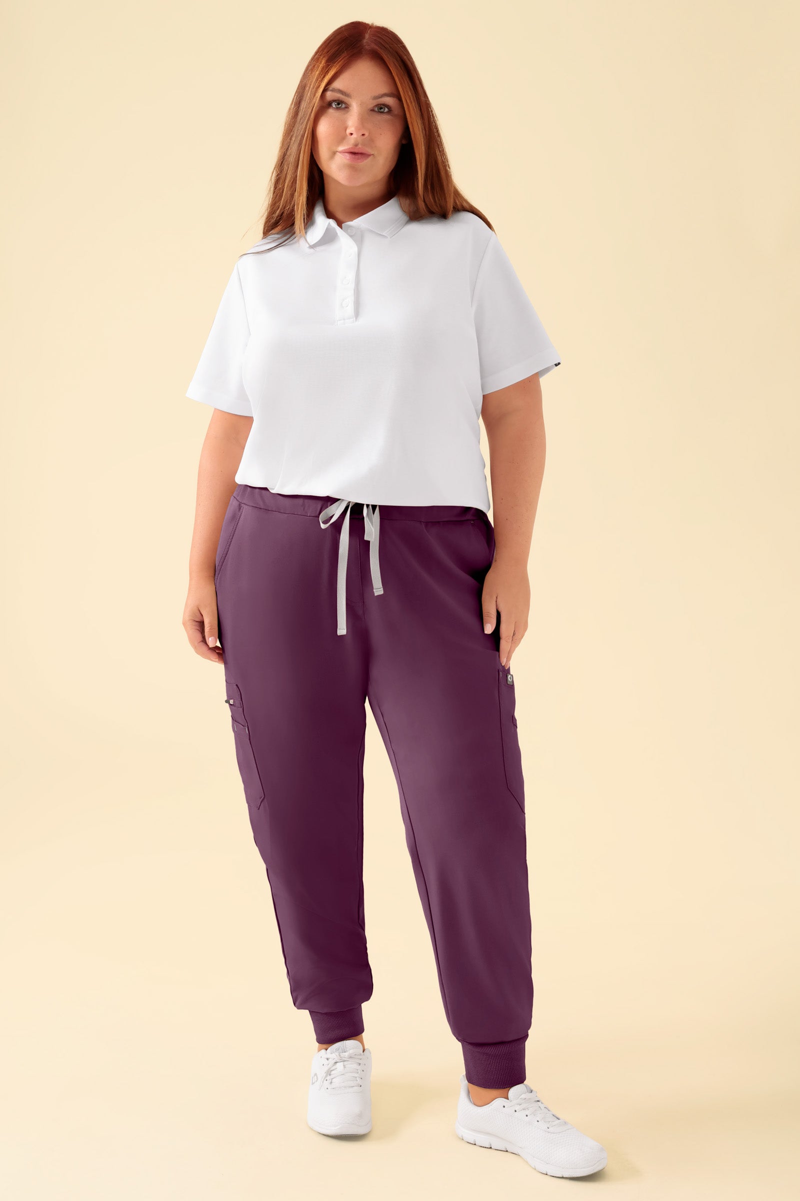 KAERE Pantalon Femme - avec poches cargo et ourlets côtelés prune, Vue de face Le mannequin mesure 173 cm et porte la taille XL
