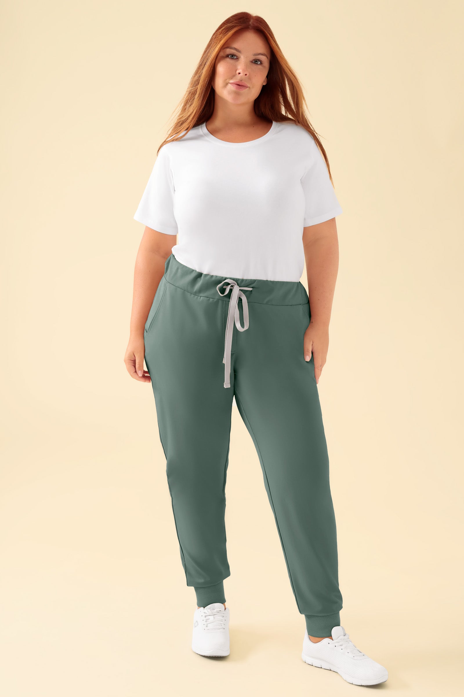 KAERE Pantalon Femme - ourlets côtelés et sans poches cargo vert foncé, Vue de face Le mannequin mesure 173 cm et porte la taille XL