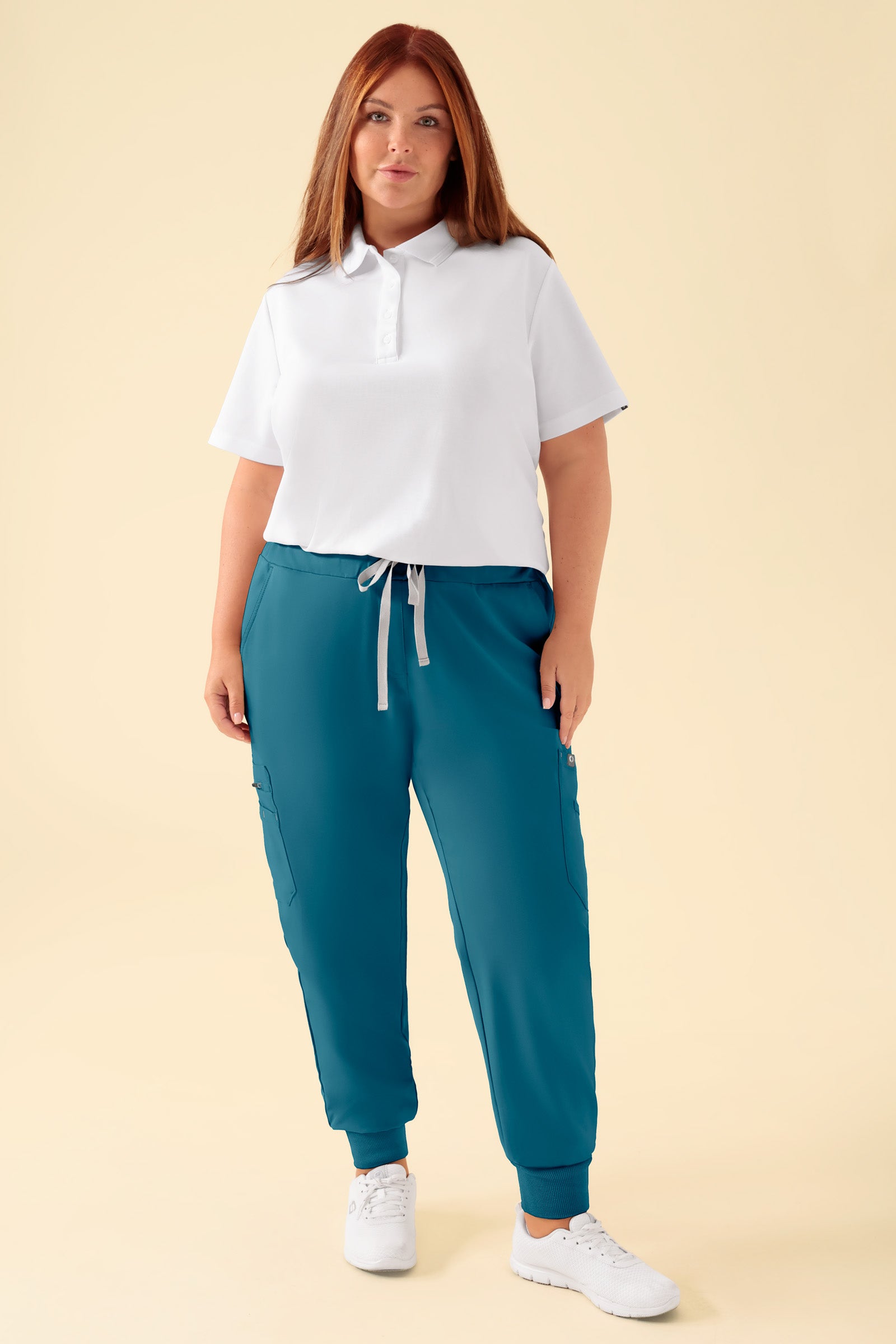 KAERE Pantalon Femme - avec poches cargo et ourlets côtelés pétrole, Vue de face Le mannequin mesure 173 cm et porte la taille XL