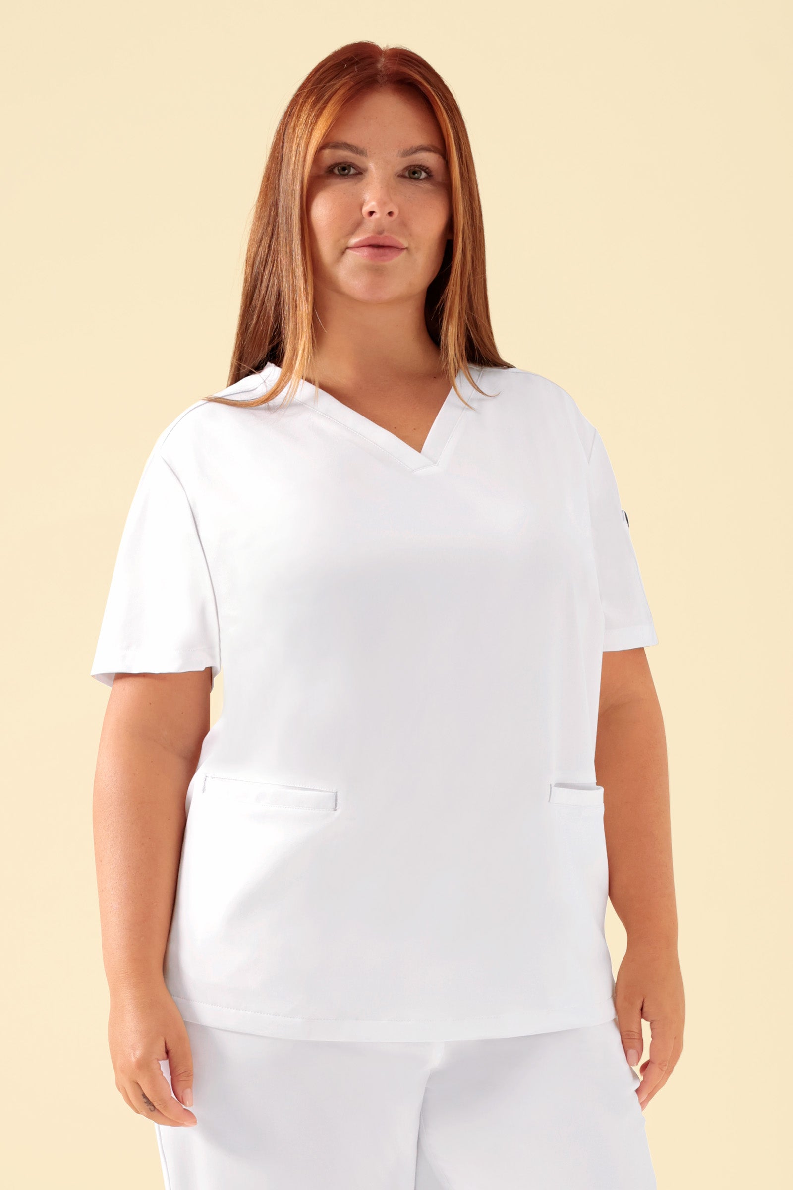 KAERE Tunique Femme - Décolleté V blanc, Vue de face Le mannequin mesure 173 cm et porte la taille XL