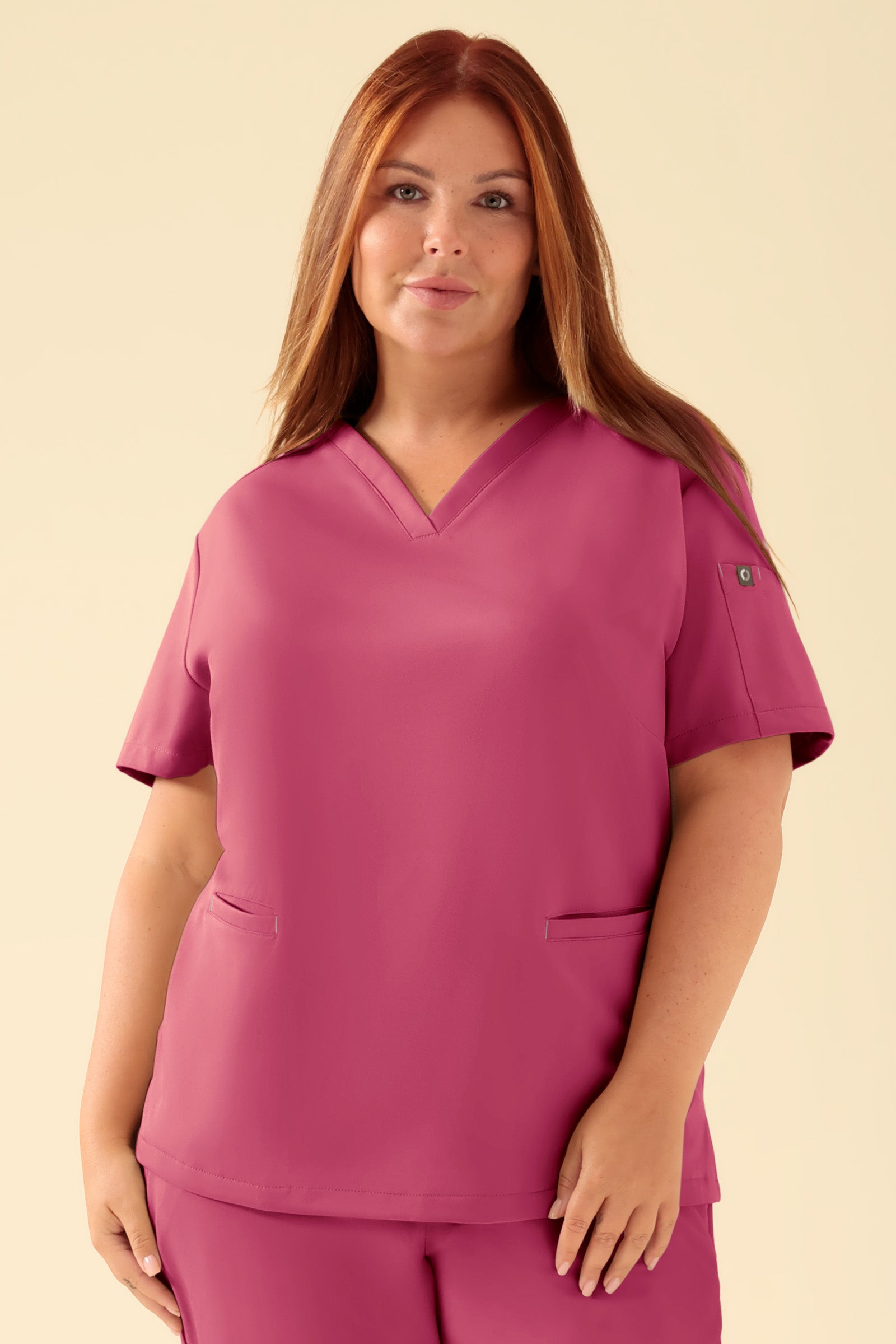 KAERE Tunique Femme - Décolleté V bois de rose, Vue de face Le mannequin mesure 173 cm et porte la taille XL