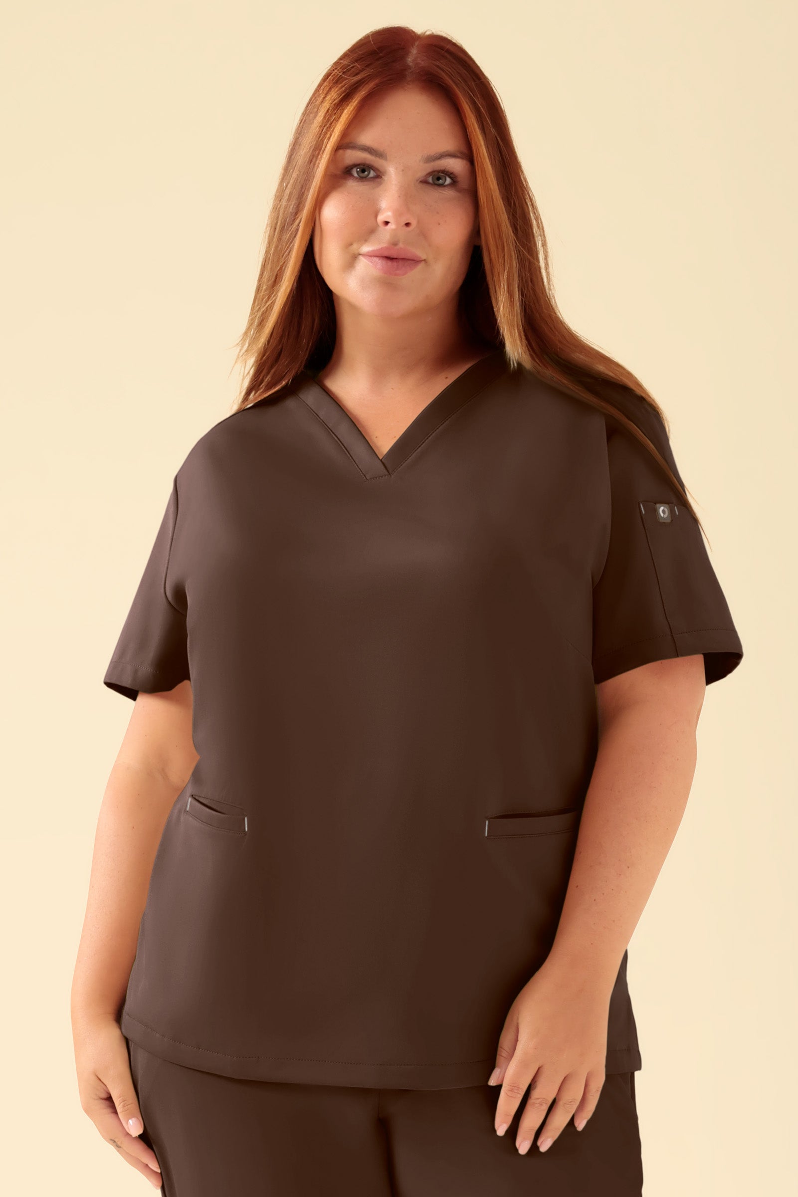 KAERE Tunique Femme - Décolleté V coffee, Vue de face Le mannequin mesure 173 cm et porte la taille XL