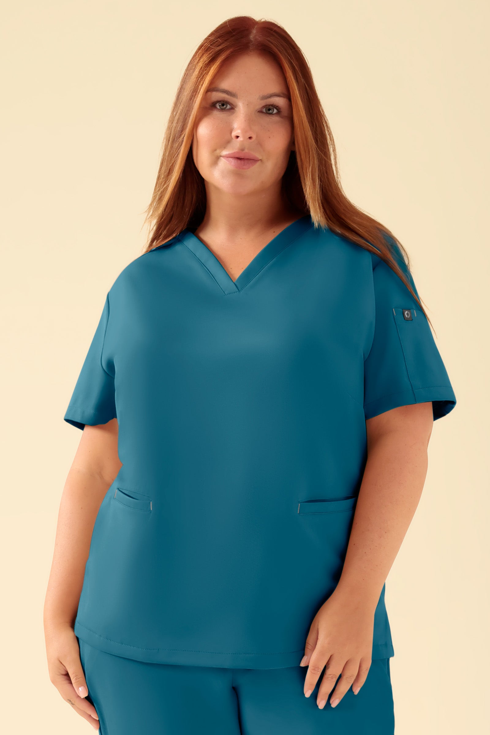 KAERE Tunique Femme - Décolleté V pétrole, Vue de face Le mannequin mesure 173 cm et porte la taille XL