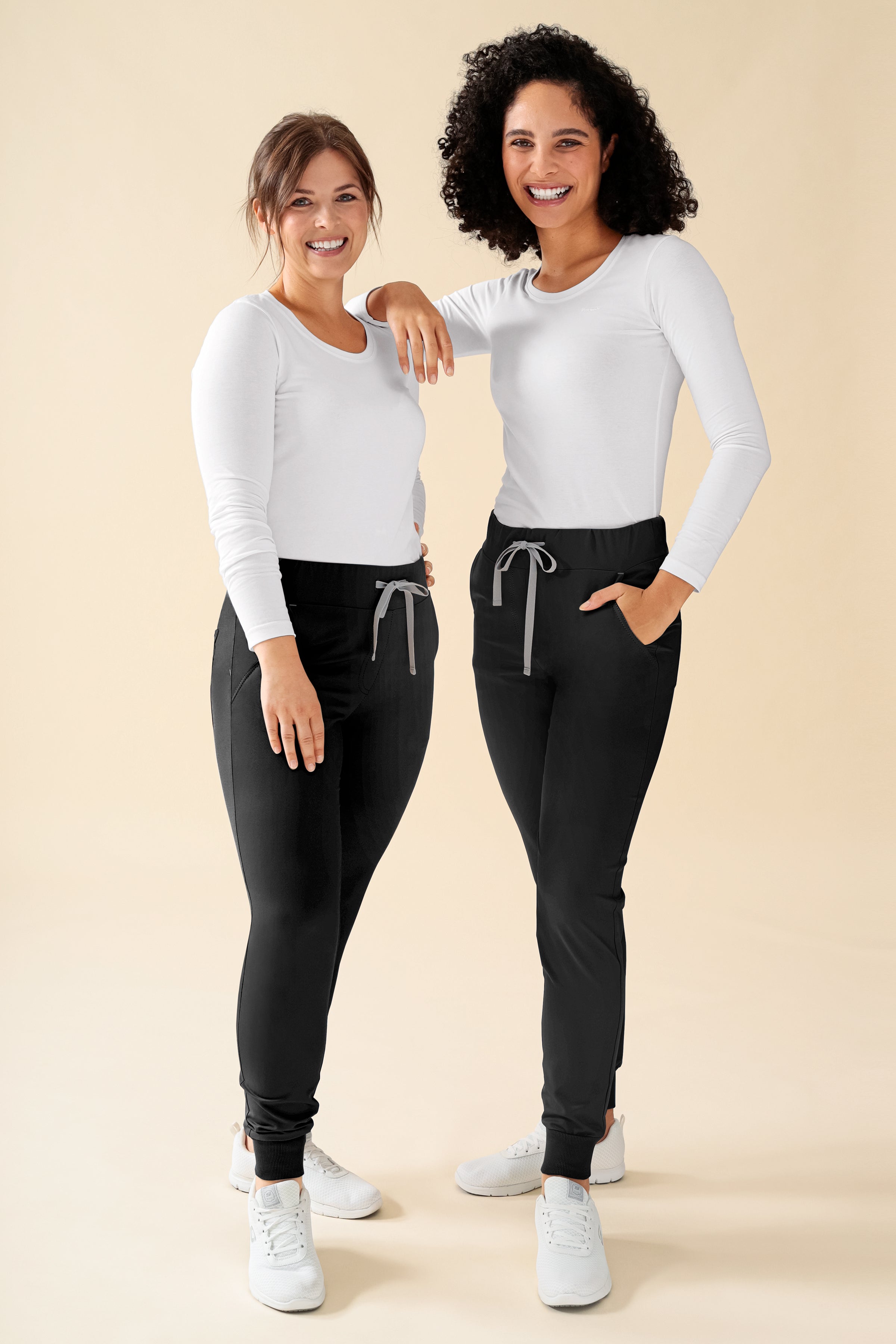 KAERE Pantalon Femme - ourlets côtelés Taille courte et sans poches cargo noir, Vue de face