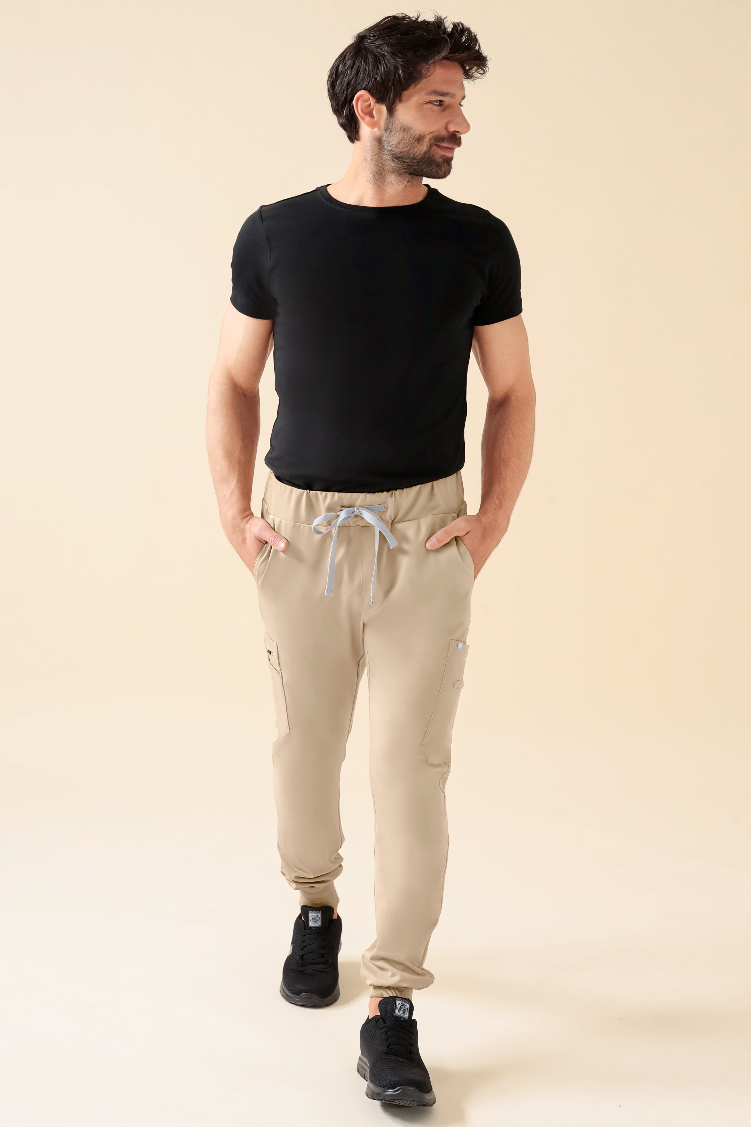 KAERE Pantalon Homme - avec poches cargo et ourlets côtelés Taille courte sable, Vue de face