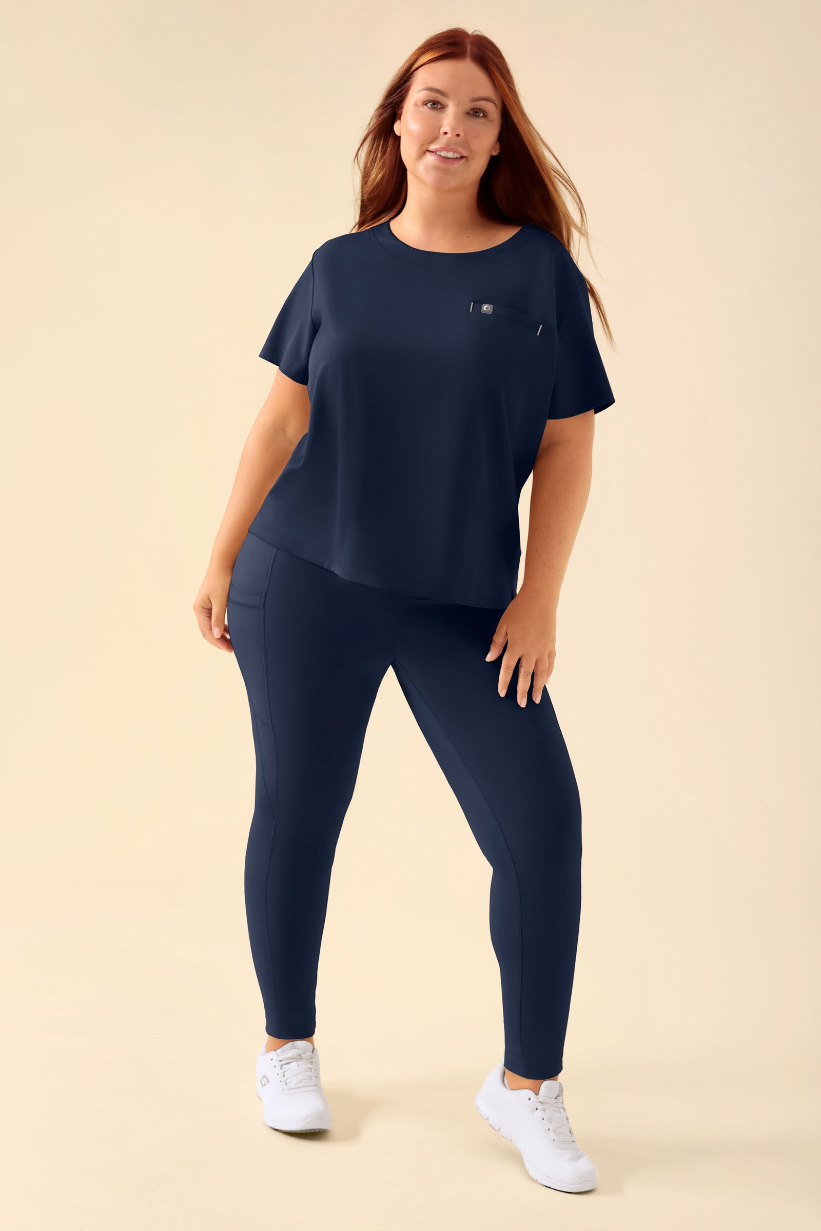KAERE Leggings Femme - super élastique navy, Vue de face Le mannequin mesure 173 cm et porte la taille XL