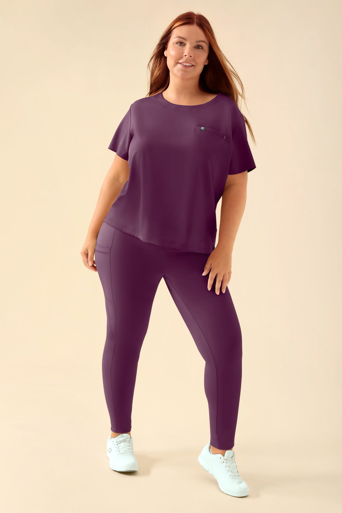 KAERE Leggings Femme - super élastique prune, Vue de face Le mannequin mesure 173 cm et porte la taille XL