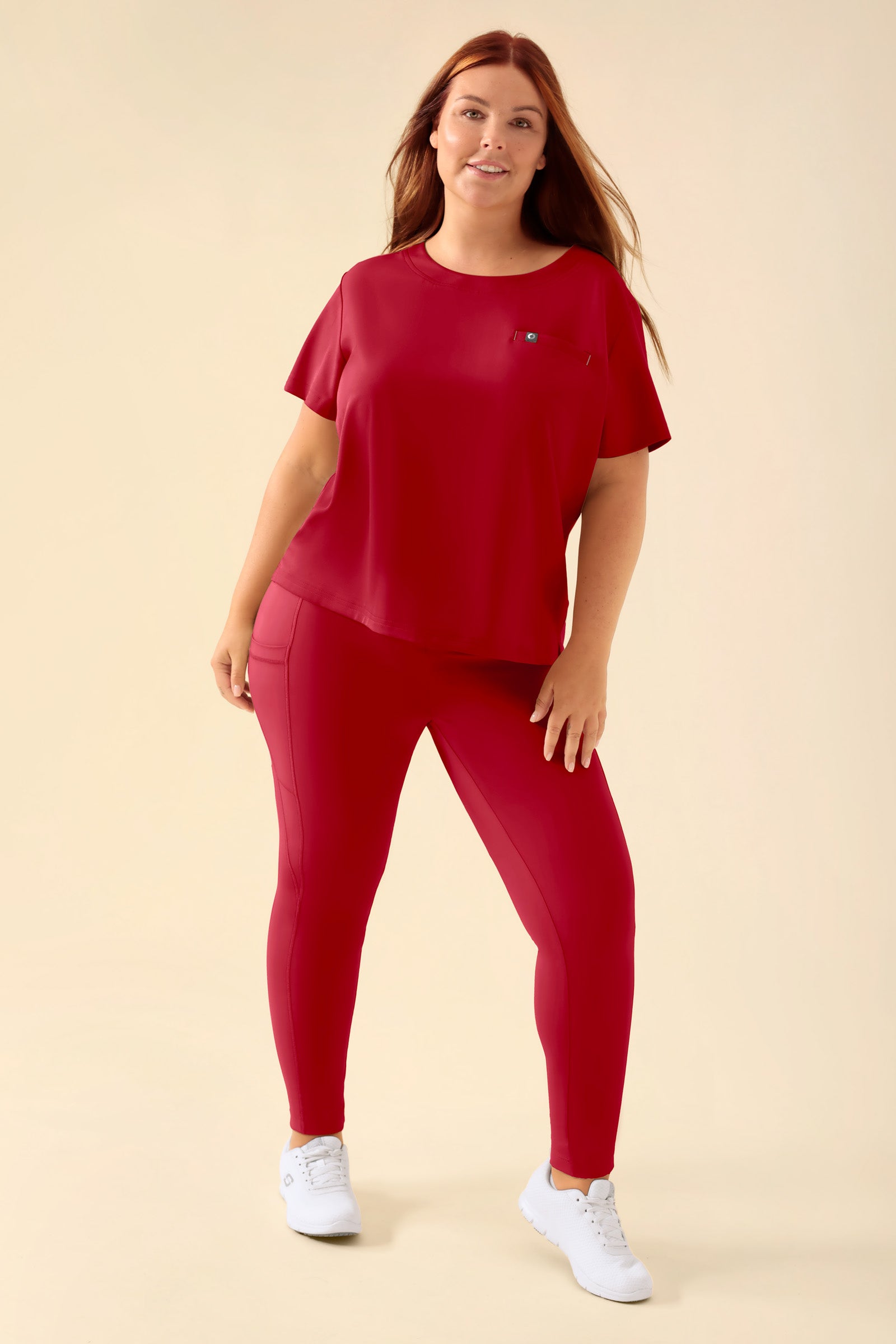KAERE Leggings Femme - super élastique rouge, Vue de face Le mannequin mesure 173 cm et porte la taille XL