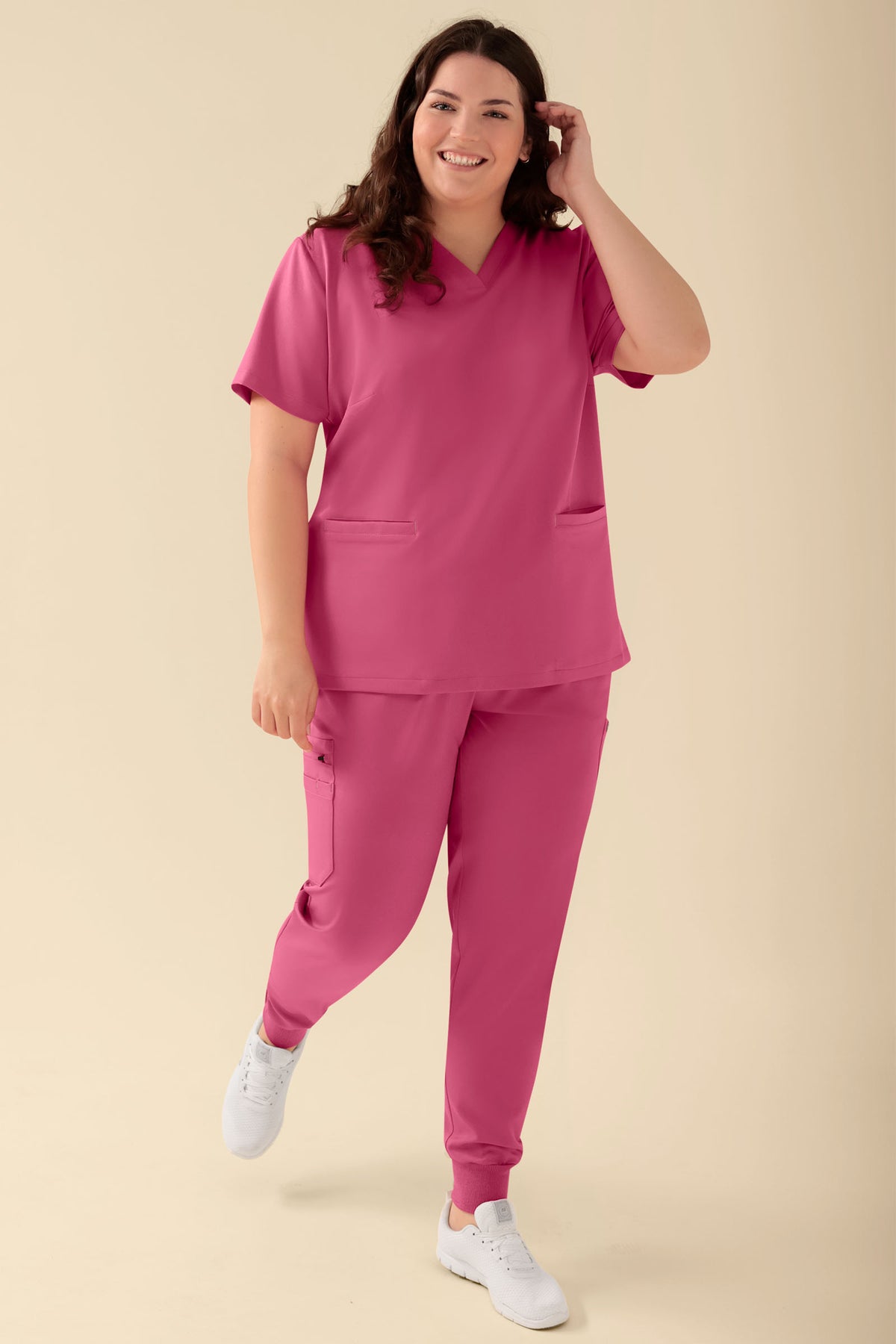KAERE Tunique Femme - Décolleté V bois de rose, Vue de face Le mannequin mesure 174 cm et porte la taille XL