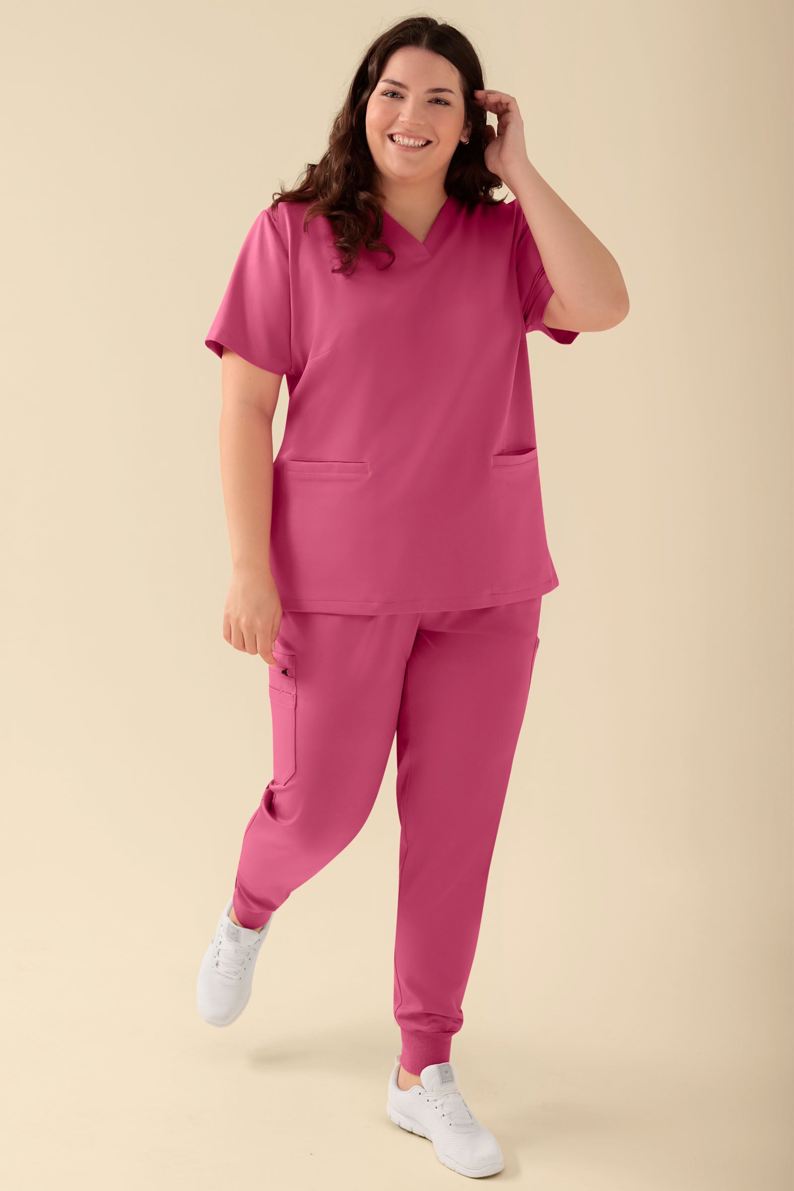 KAERE Tunique Femme - Décolleté V bois de rose, Vue de face Le mannequin mesure 174 cm et porte la taille XL