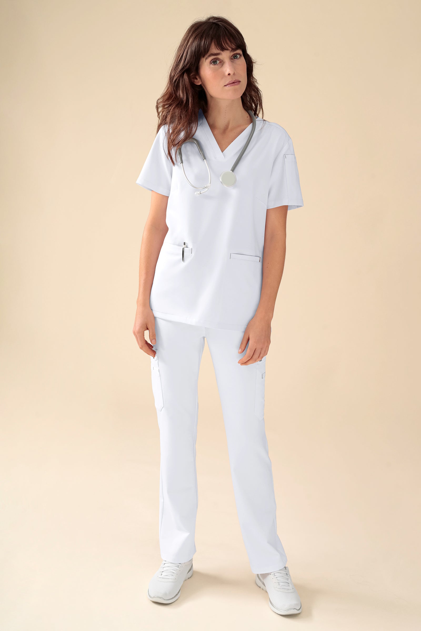 KAERE Pantalon Femme - avec poches cargo blanc, Vue de face Le mannequin mesure 175 cm et porte la taille S