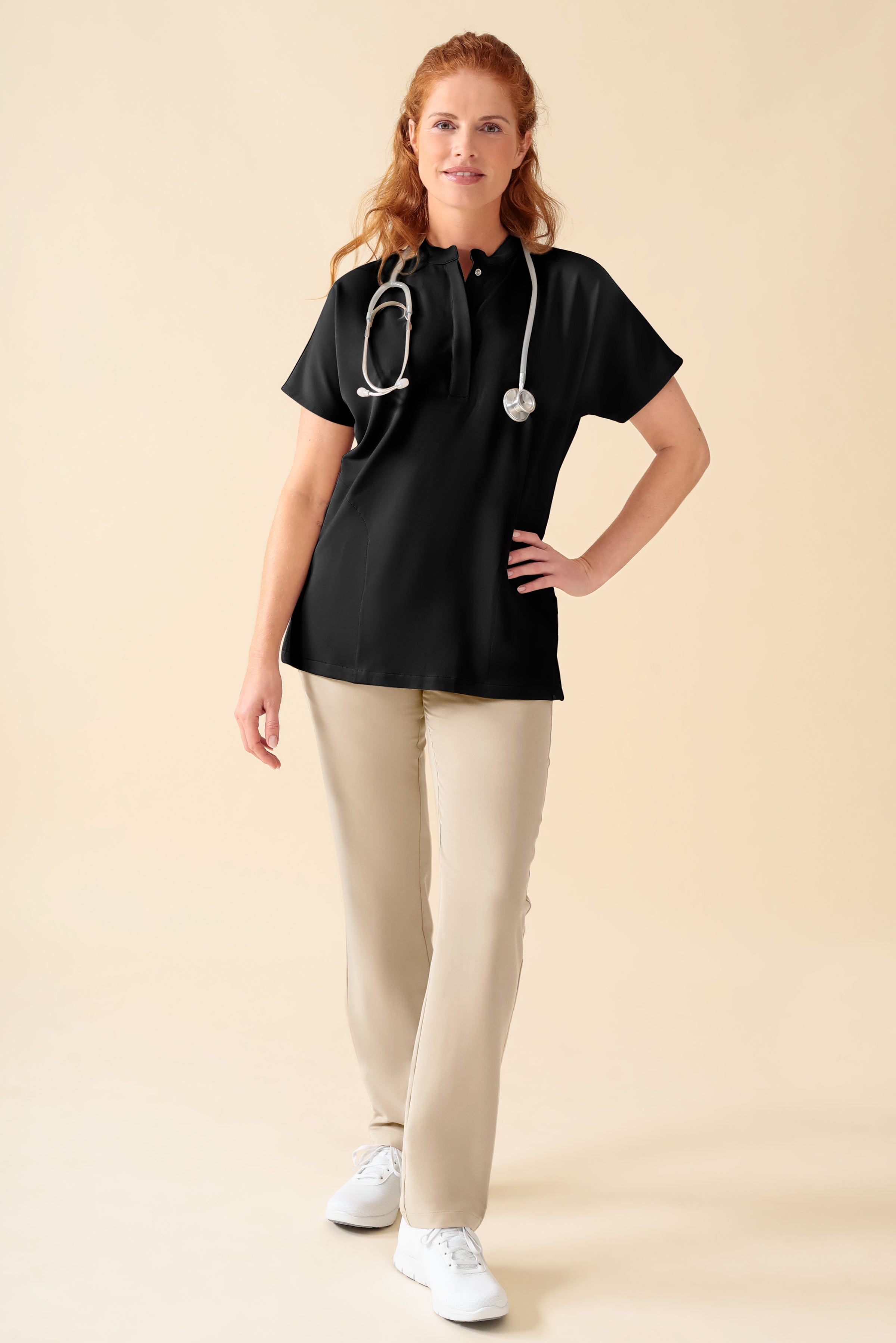 KAERE Pantalon Femme - sans poche cargo sable, Vue de face Le mannequin mesure 175 cm et porte la taille S