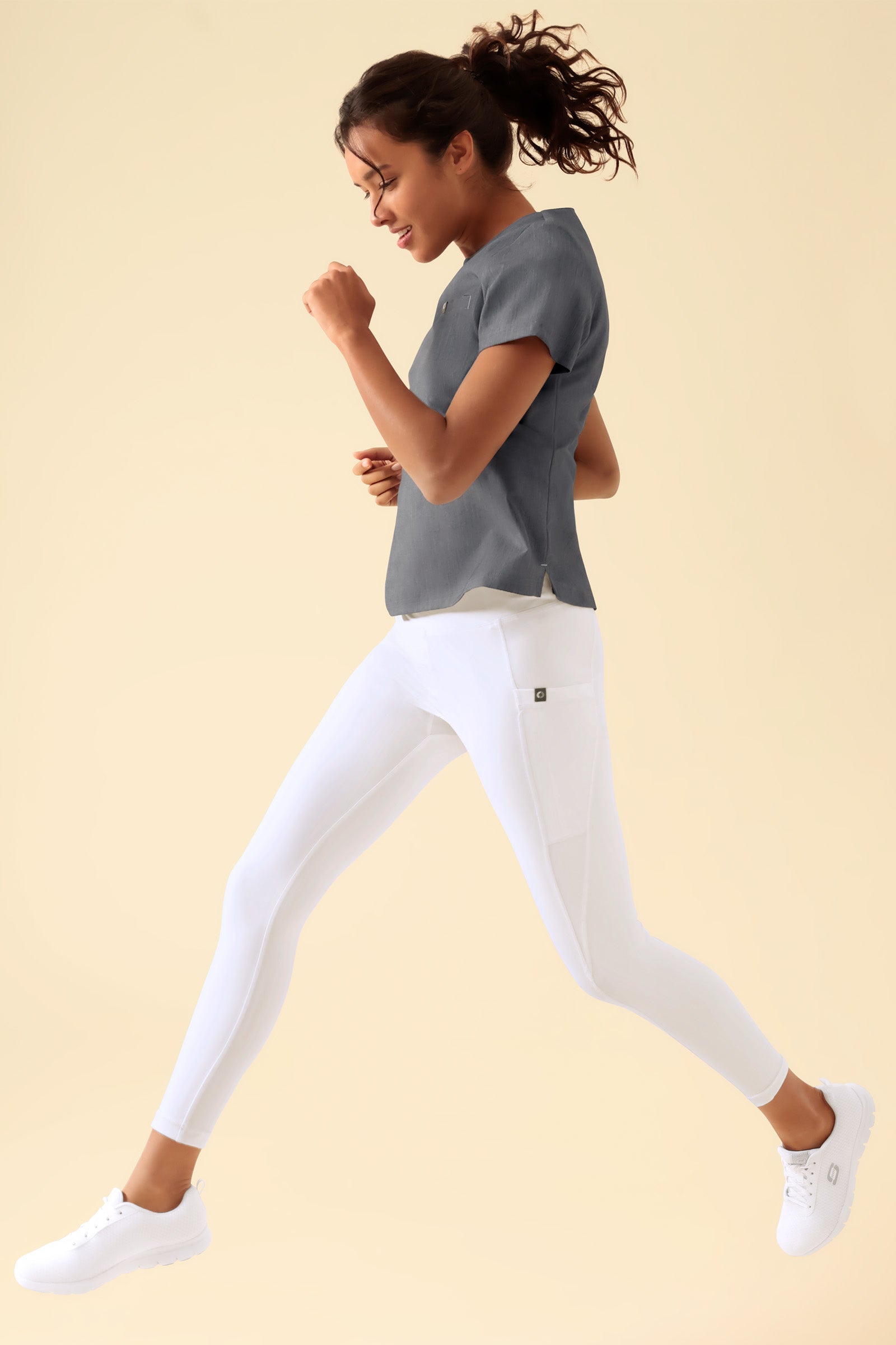 KAERE Leggings Femme - super élastique blanc, Vue de face Le mannequin mesure 176 cm et porte la taille S