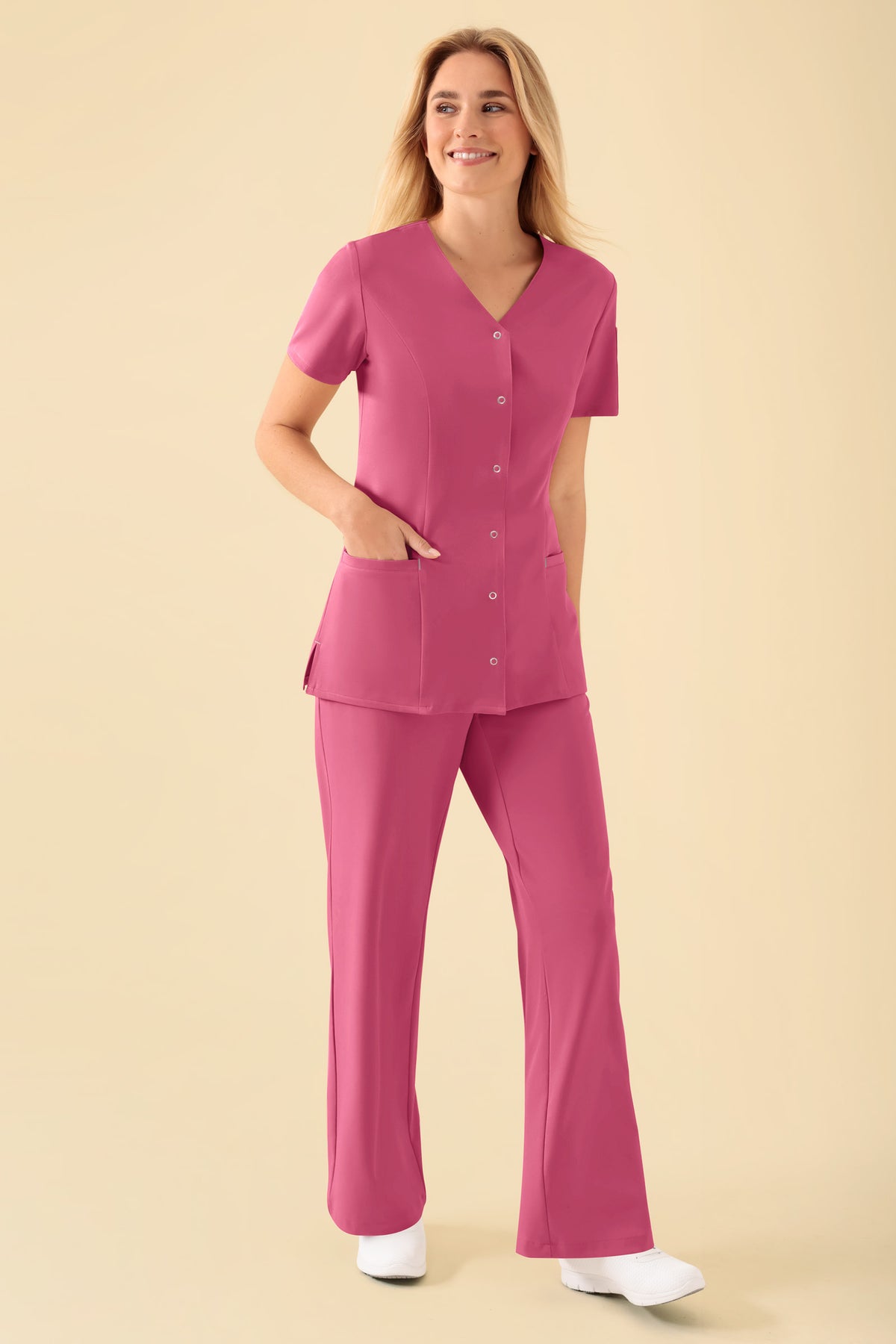 KAERE Blouse Femme - Patte de boutonnage bois de rose, Vue de face Le mannequin mesure 177 cm et porte la taille S