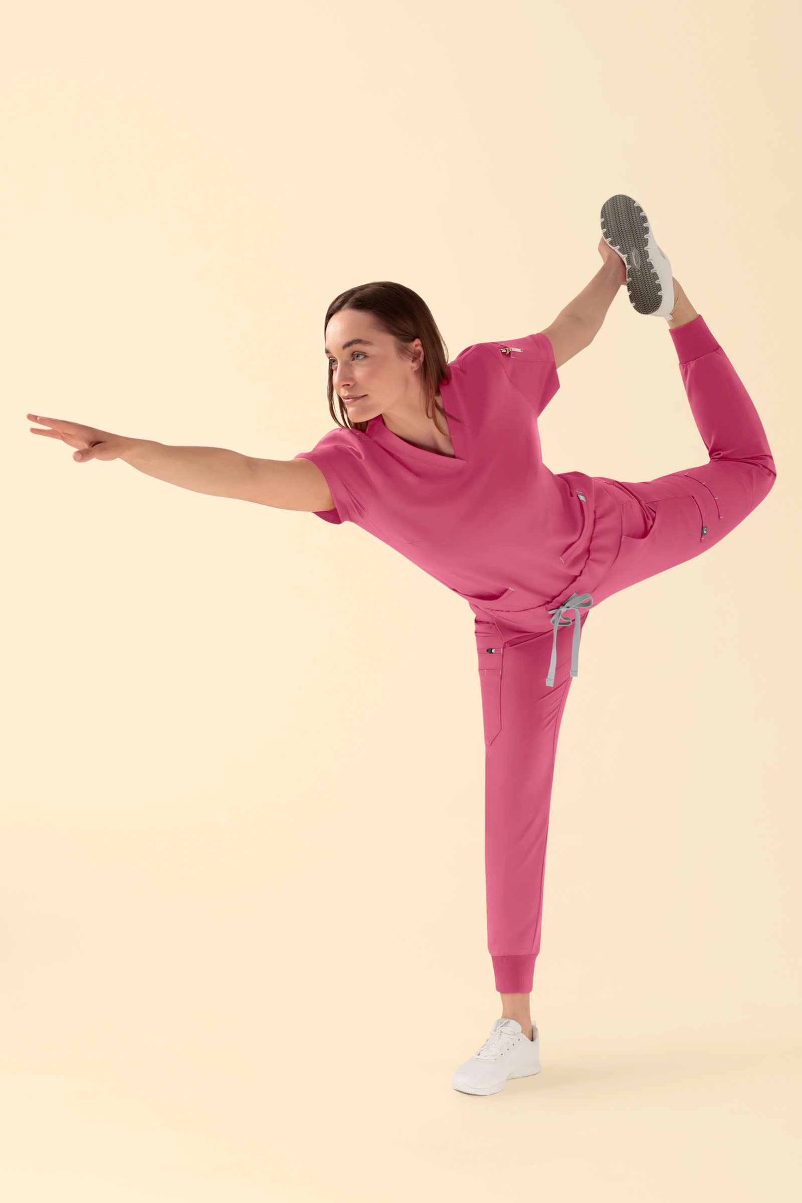 KAERE Tunique Femme - Décolleté V bois de rose, Vue de face Le mannequin mesure 177 cm et porte la taille S