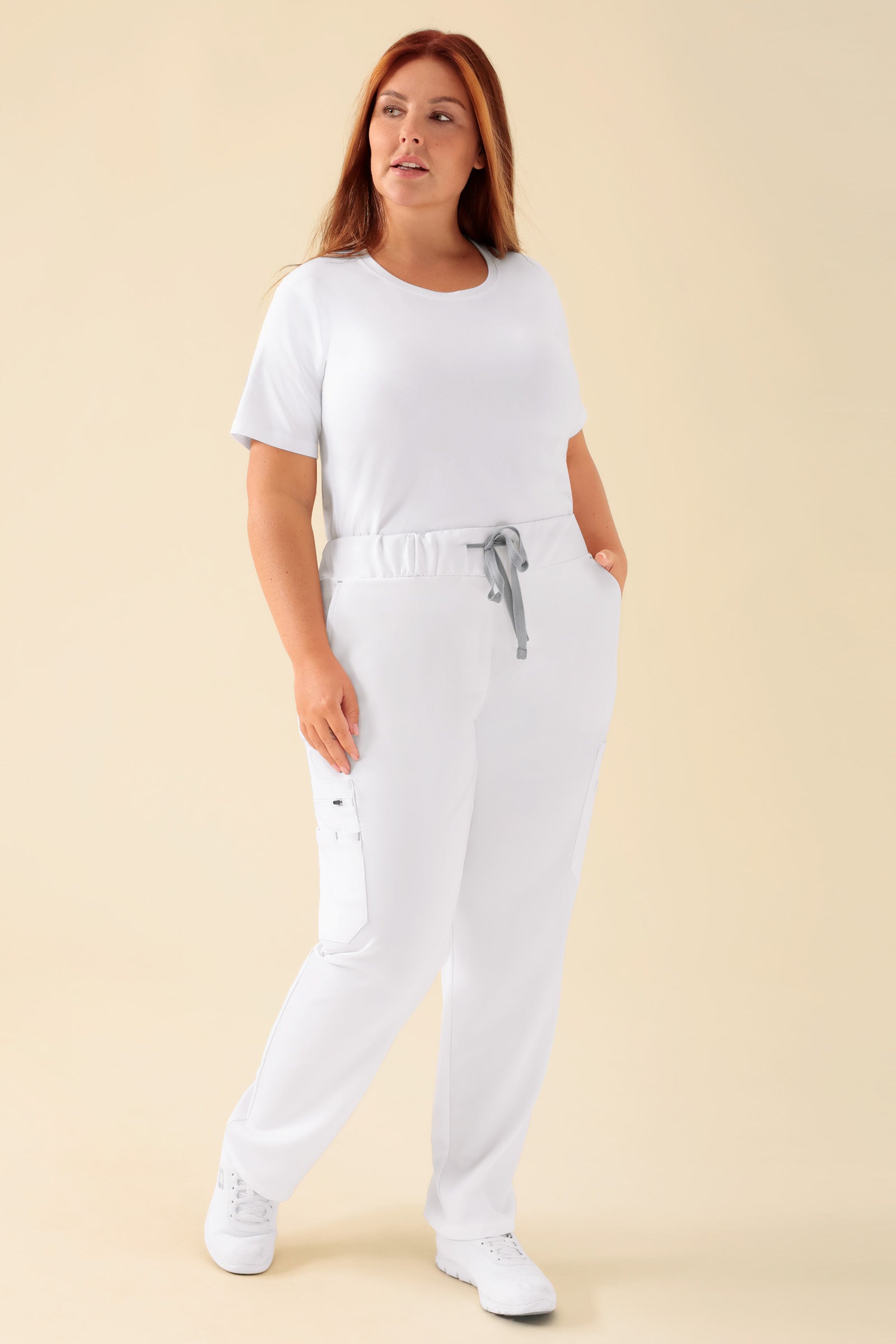 KAERE Pantalon Femme - avec poches cargo blanc, Vue de face Le mannequin mesure 173 cm et porte la taille XL