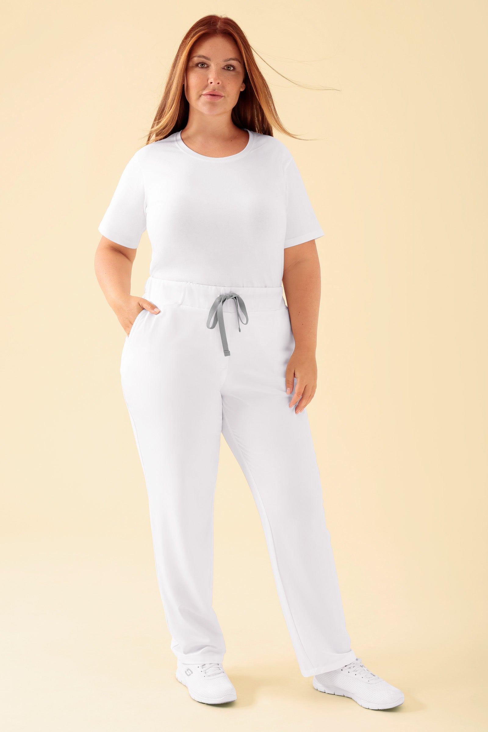 KAERE Pantalon Femme - sans poche cargo blanc, Vue de face Le mannequin mesure 173 cm et porte la taille XL