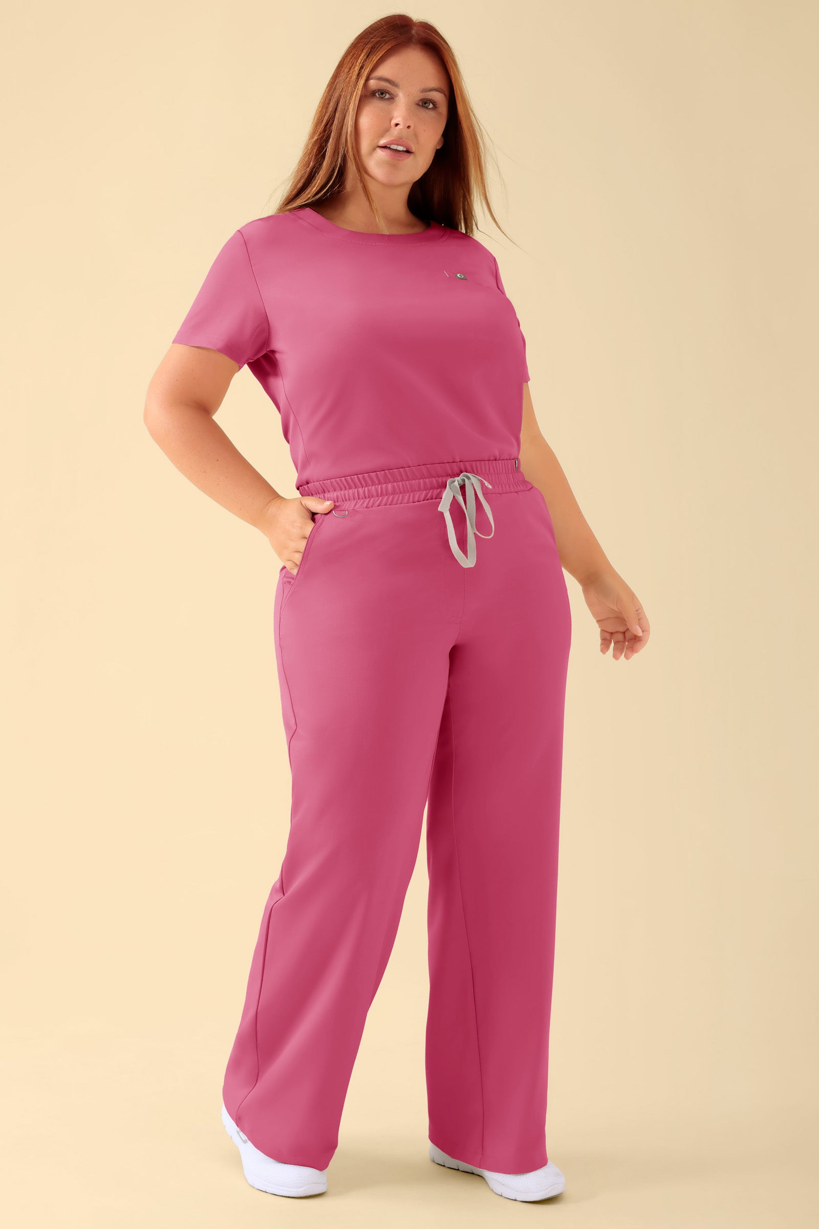 KAERE Pantalon Femme - large jambe bois de rose, Vue de face Le mannequin mesure 173 cm et porte la taille XL